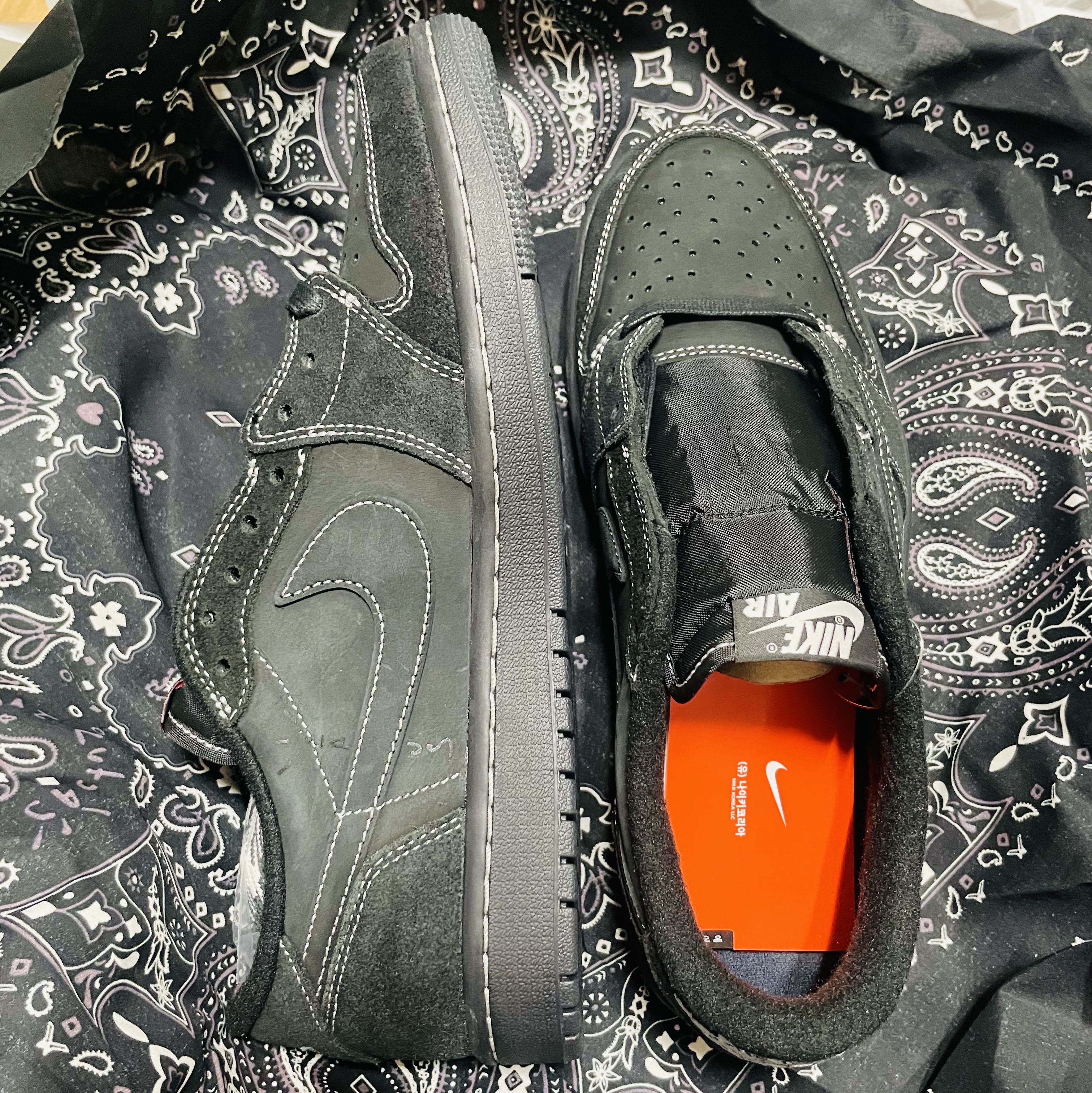 Jordan 1 x Travis Scott Retro Low OG SP Black Phantom 착용 스타일