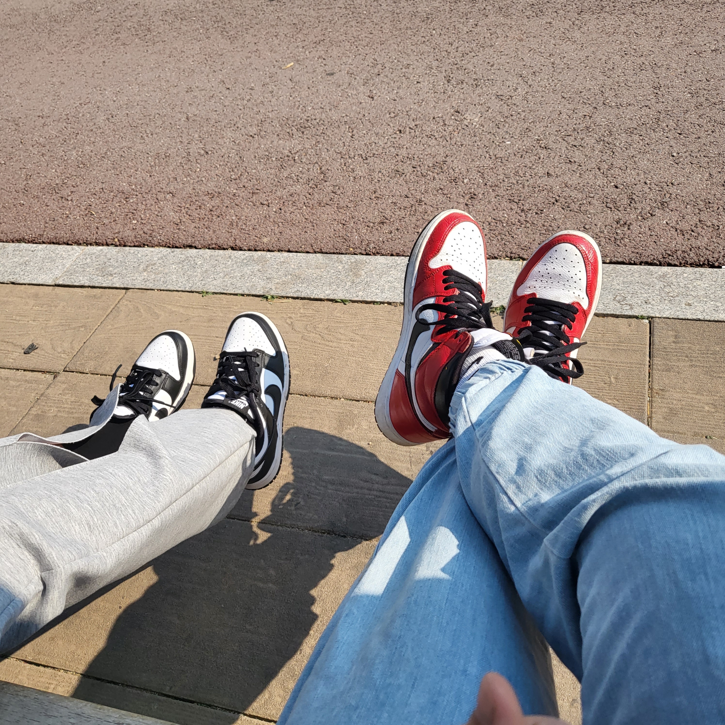 Jordan 1 Retro High OG Light Fusion Red, Supreme Washed Chino Twill Camp Cap Black 착용 스타일 - 2