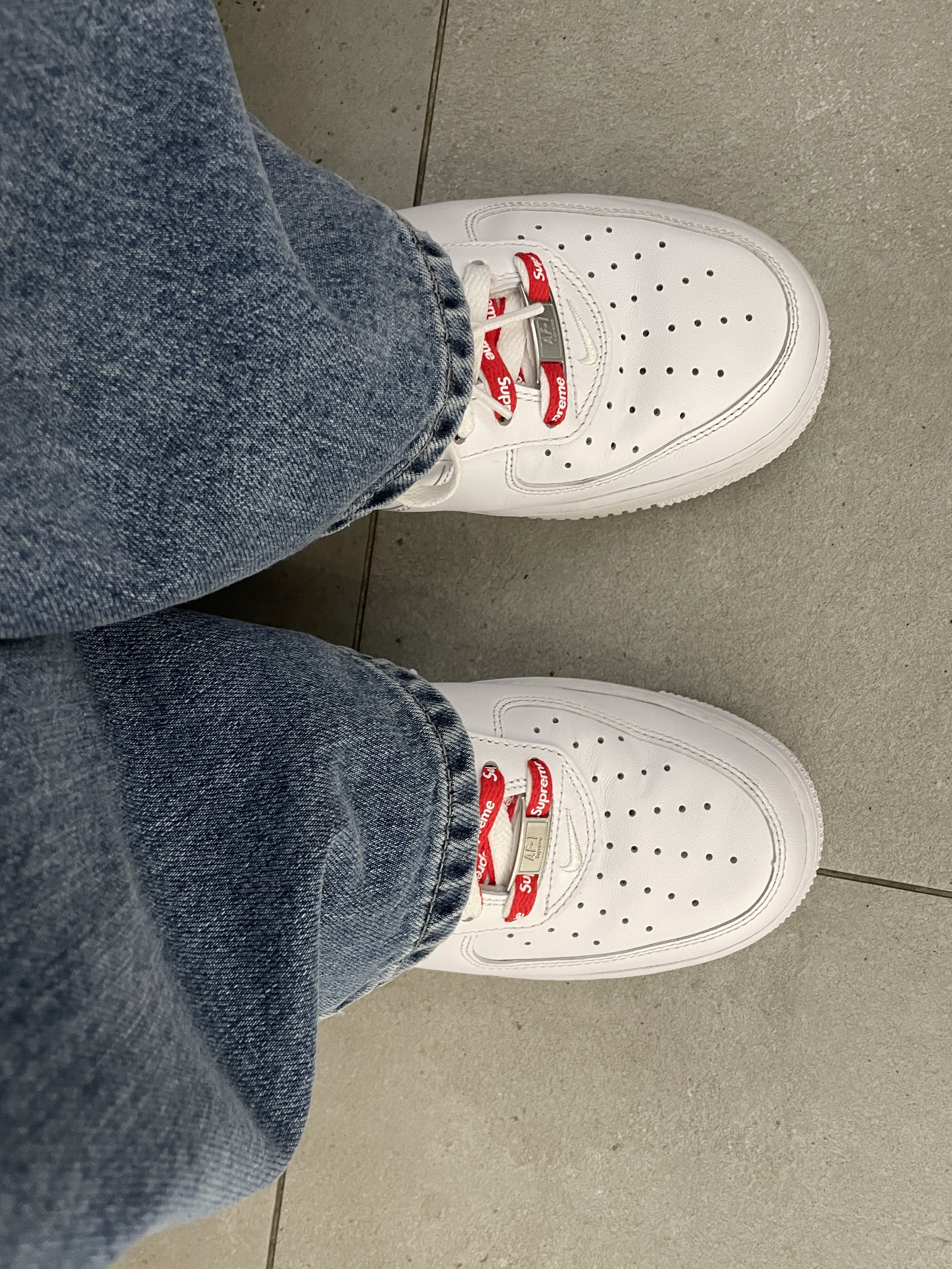 Nike x Supreme Air Force 1 Low White 착용 스타일 - 2