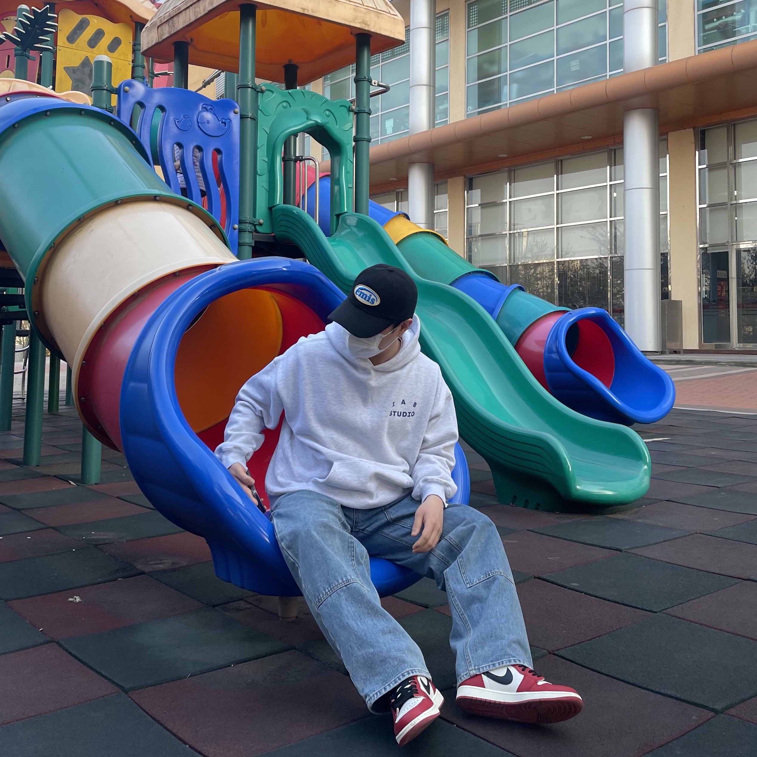 IAB Studio Hoodie Light Gray, Jordan 1 Retro High OG Chicago 2022 착용 스타일