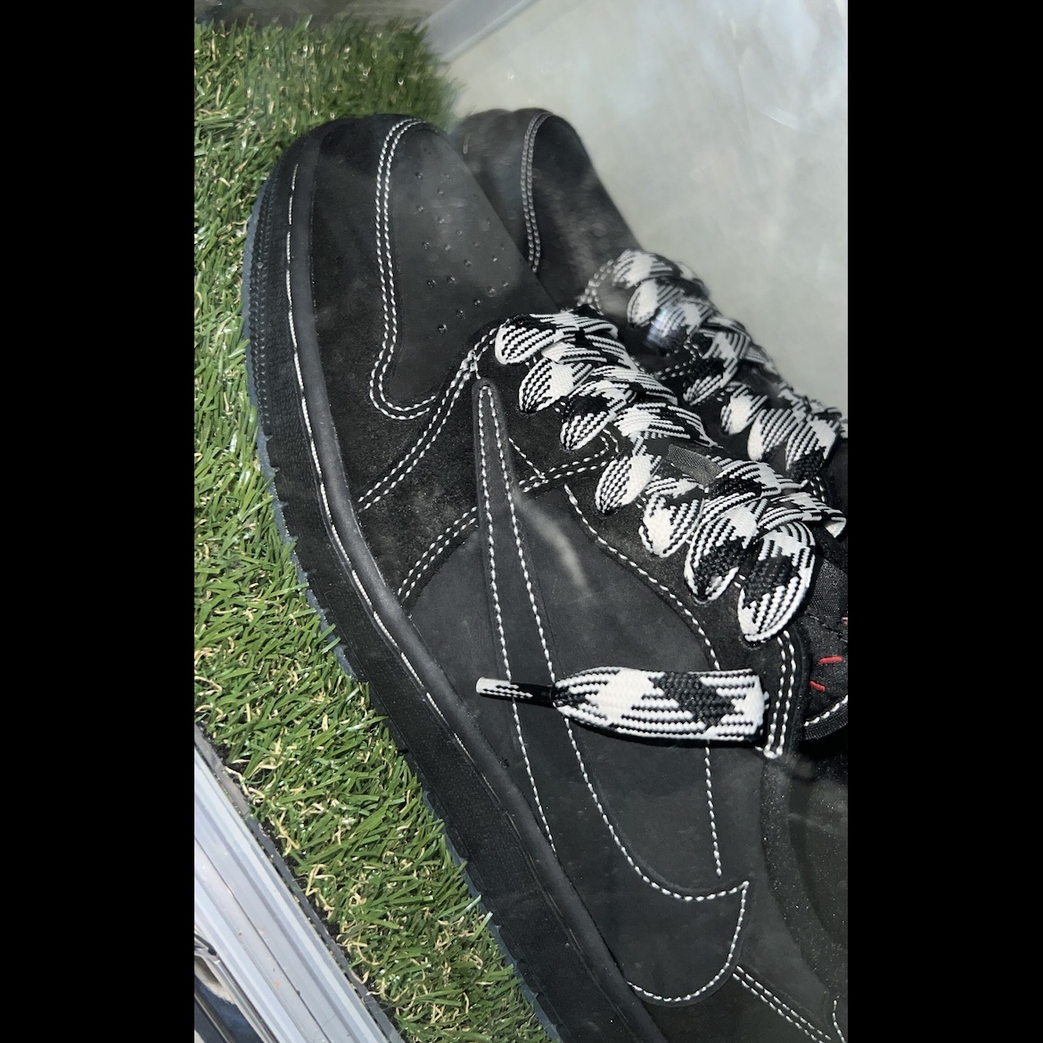 Jordan 1 x Travis Scott Retro Low OG SP Black Phantom, Zara x Ader Error Patchwork Jeans Blue 착용 스타일 - 1