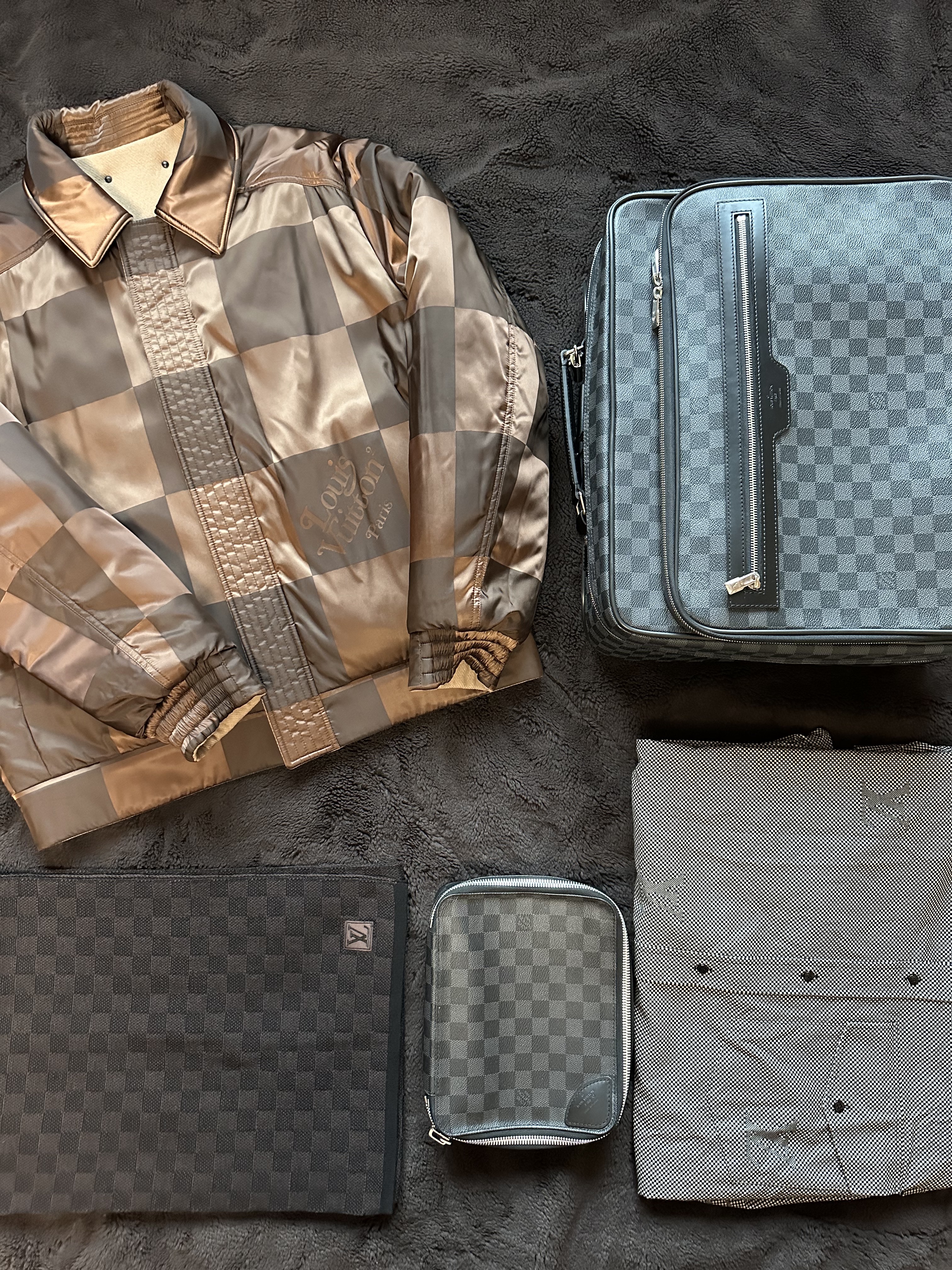Louis Vuitton x Nigo Reversible Giant Damier Bomber Camel, Louis Vuitton x Nigo Micro Damier LV Flannel Shirt Black 착용 스타일