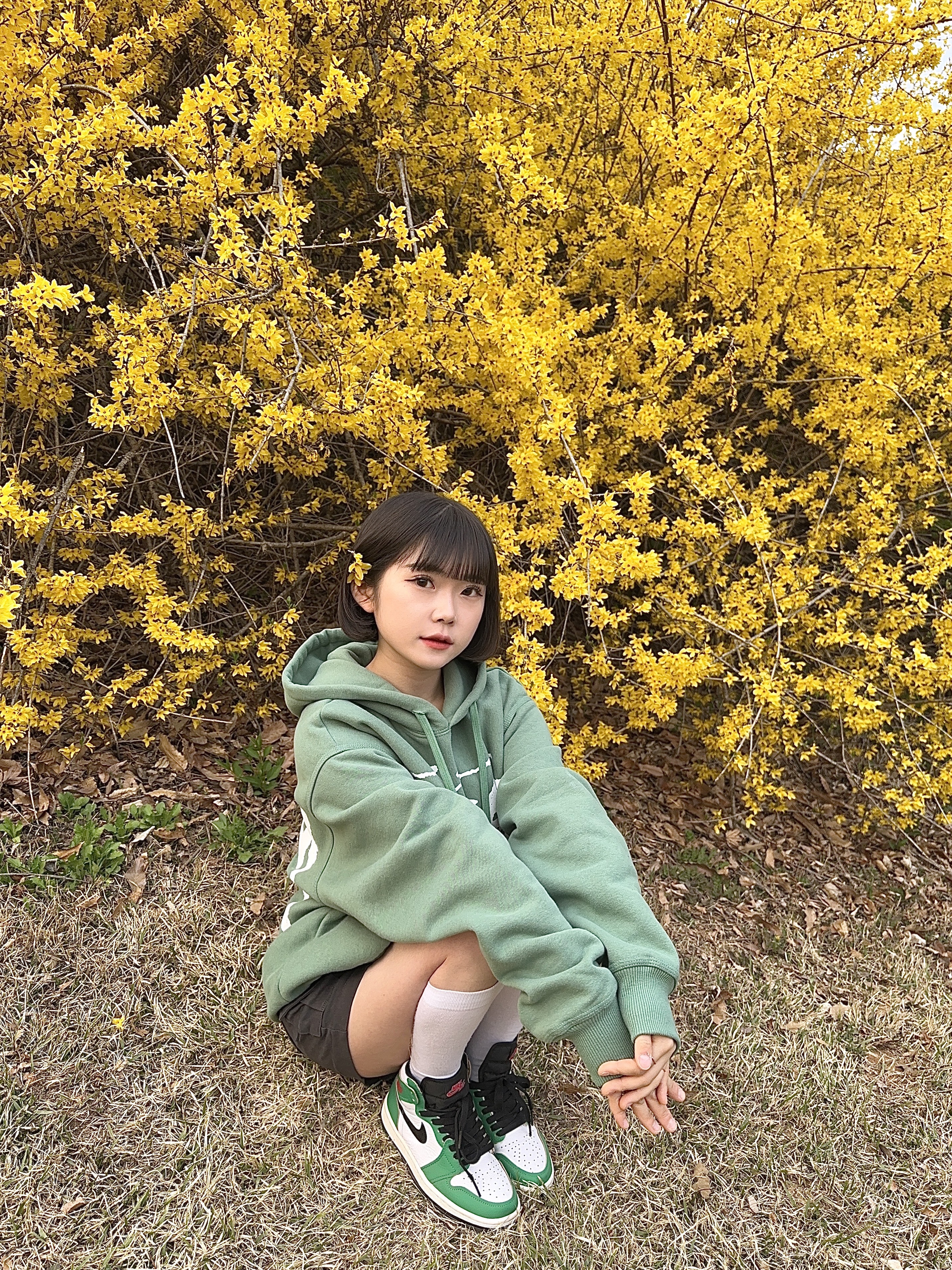 (W) Jordan 1 Retro High OG Lucky Green, Stussy Big Stock Hoodie Green 착용 스타일 - 1