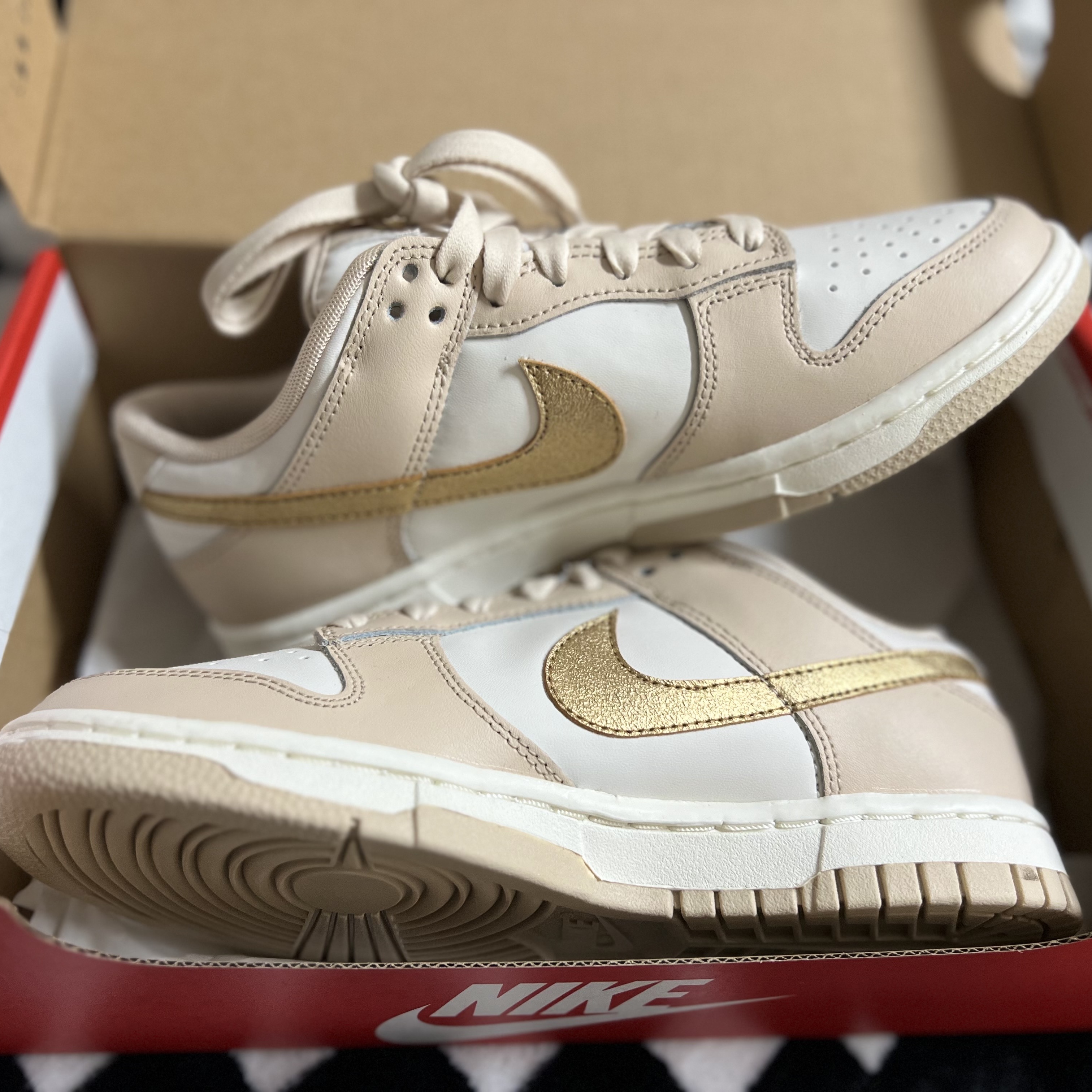 (W) Nike Dunk Low Sanddrift Metallic Gold 착용 스타일