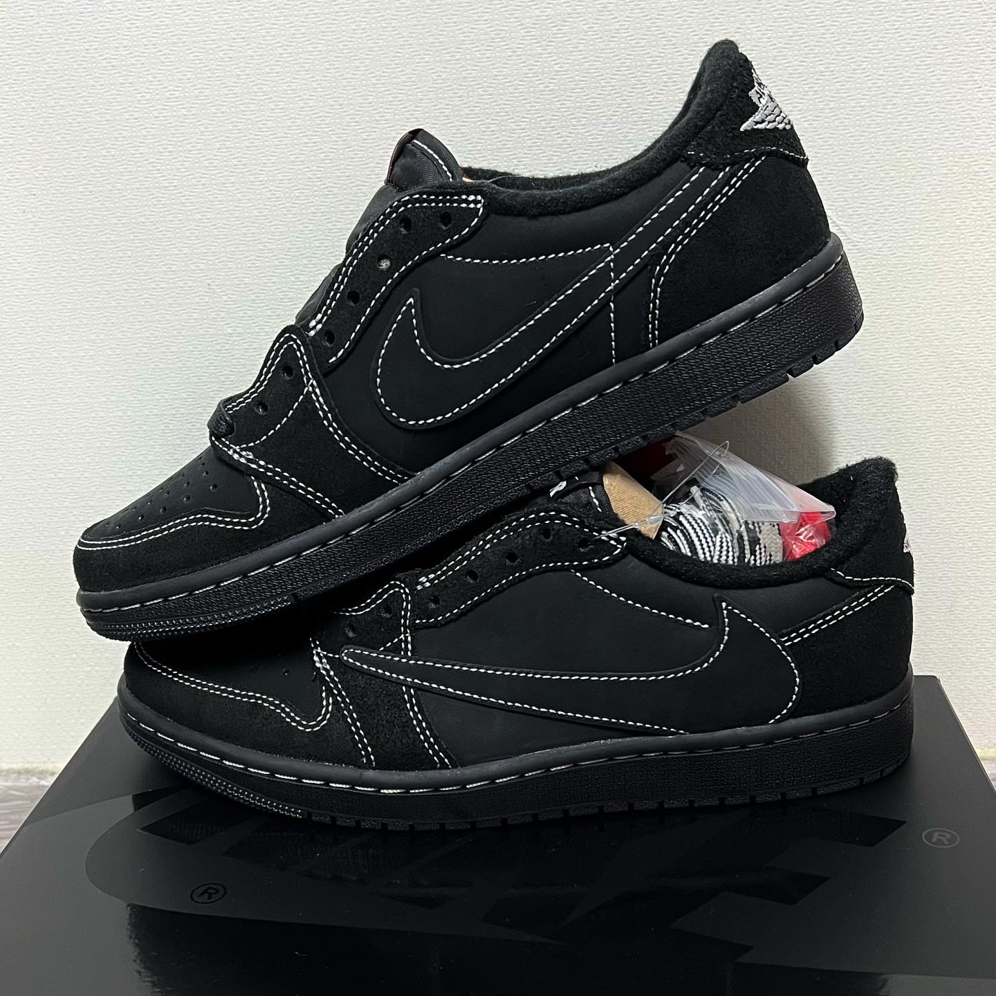 Jordan 1 x Travis Scott Retro Low OG SP Black Phantom 착용 스타일