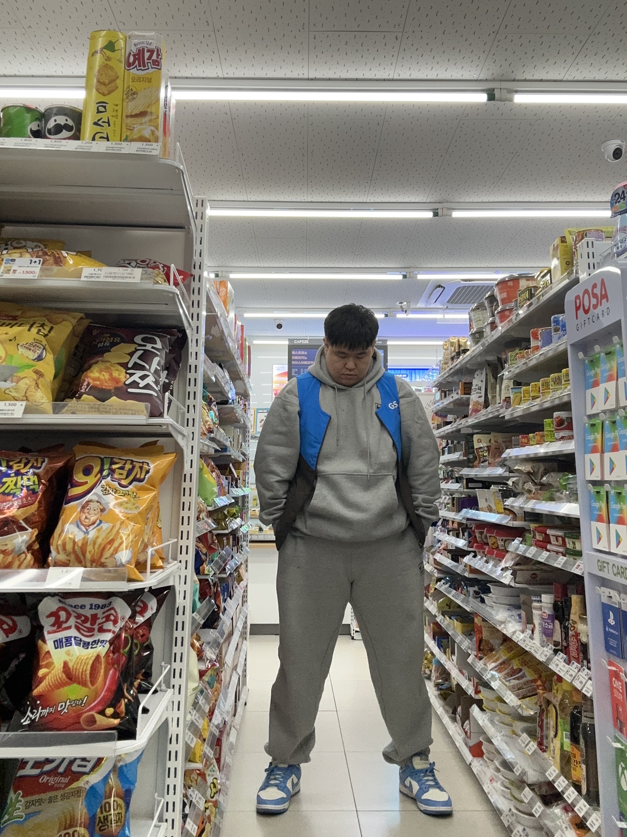 Nike x Stussy NRG Fleece Pants Dark Grey Heather (DO9340-063), Nike x Stussy NRG RA Pullover Hoodie Dark Grey Heather (DJ9488-063) 착용 스타일