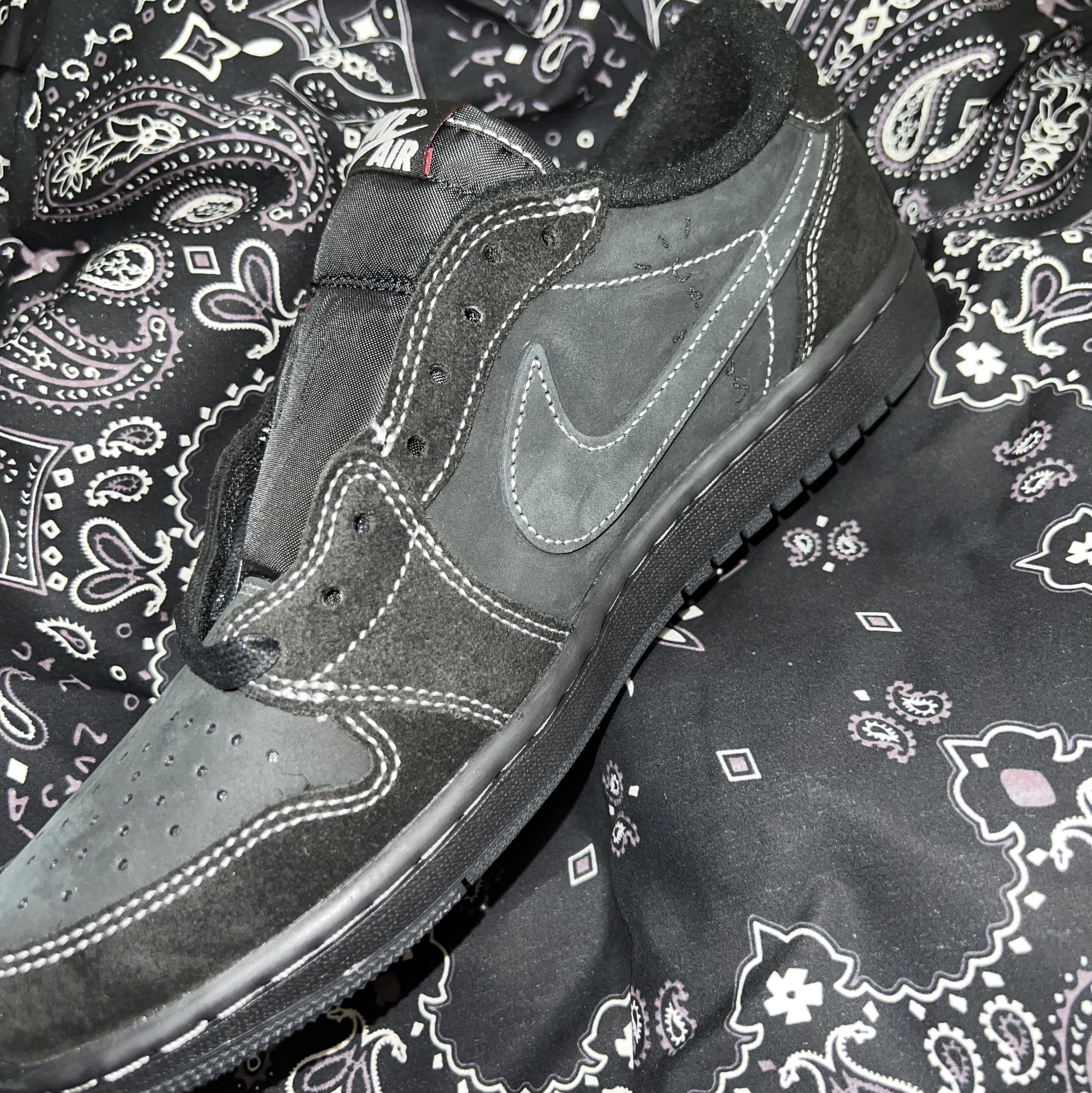 Jordan 1 x Travis Scott Retro Low OG SP Black Phantom 착용 스타일