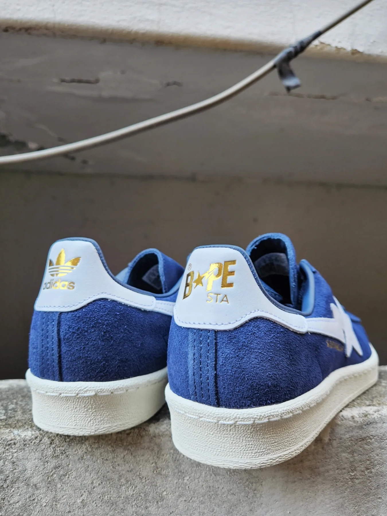 Adidas x BAPE Campus 80s Collegiate Navy 착용 스타일 - 5