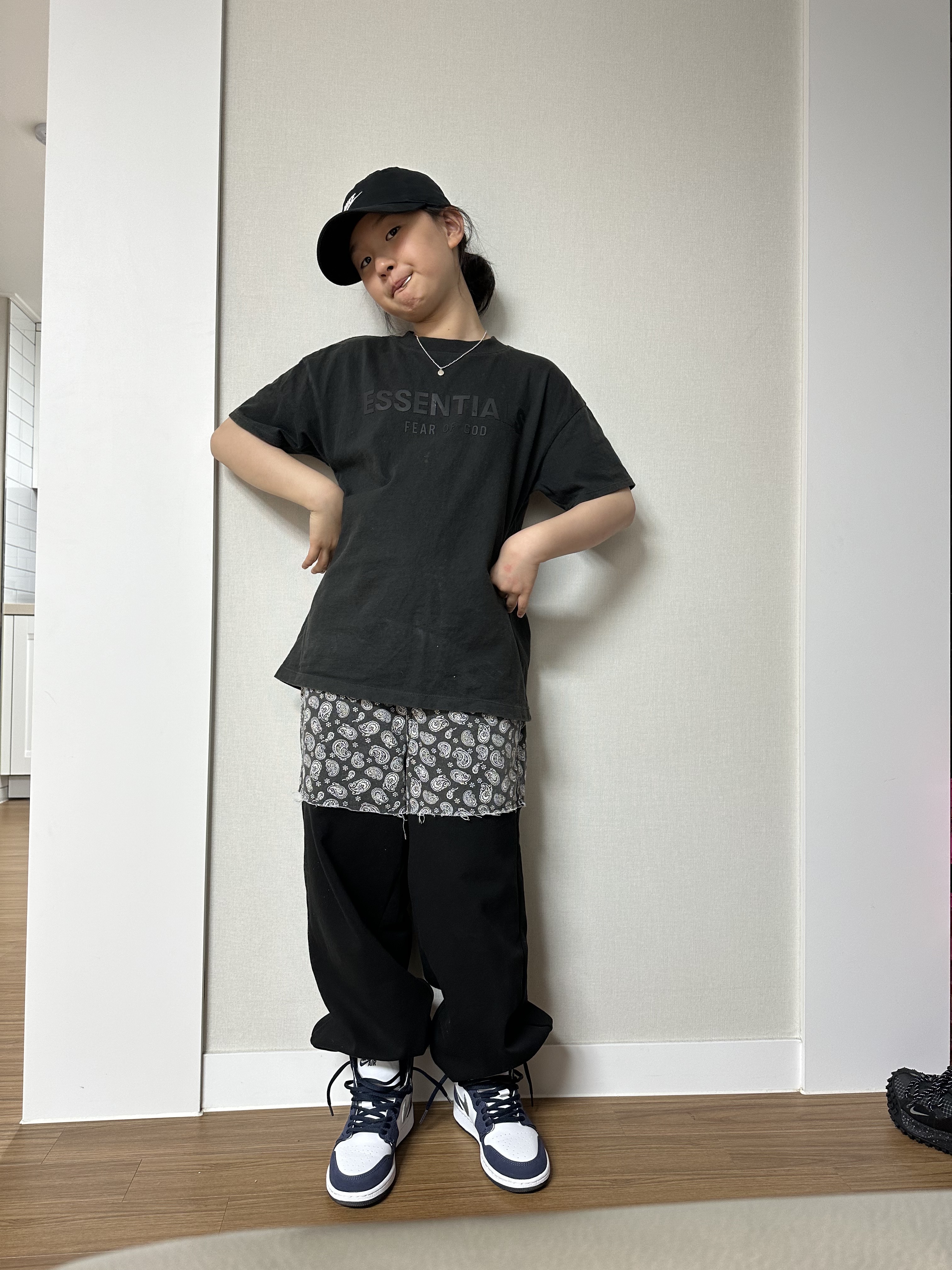 (GS) Jordan 1 Retro High OG CO.JP Midnight Navy, (Kids) Essentials T-Shirt Black - 21SS 착용 스타일 - 2