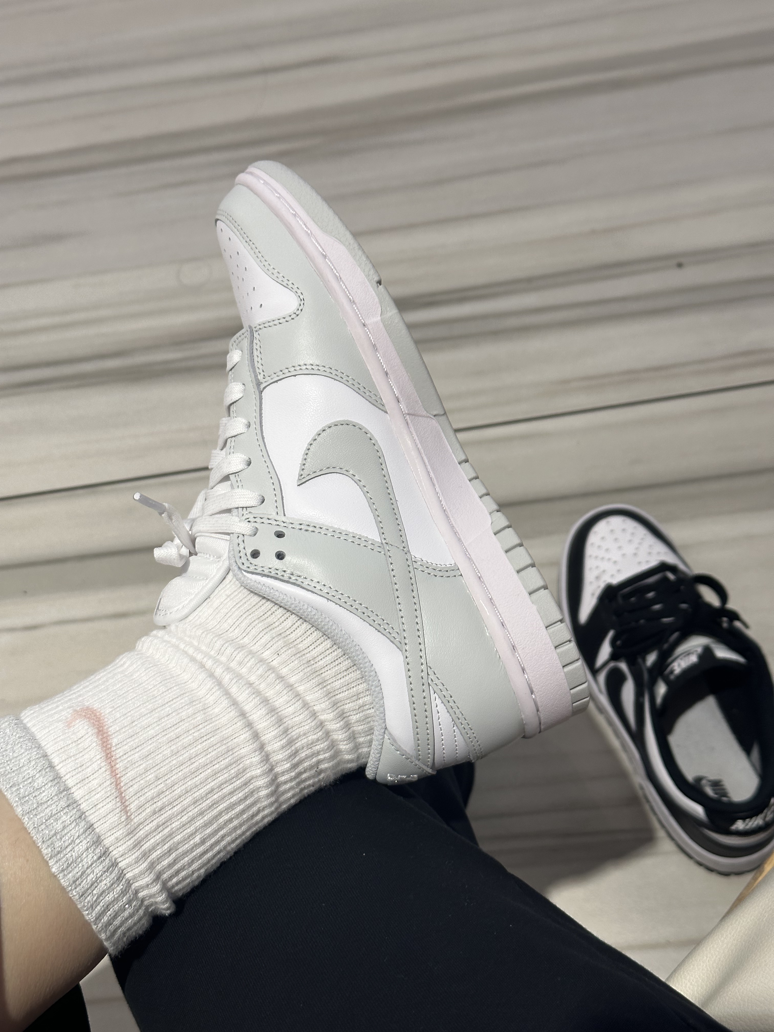 (W) Nike Dunk Low Photon Dust, (Kids) Nike Everyday Plus Socks Pink White (6 Pack/Korean Ver.) 착용 스타일