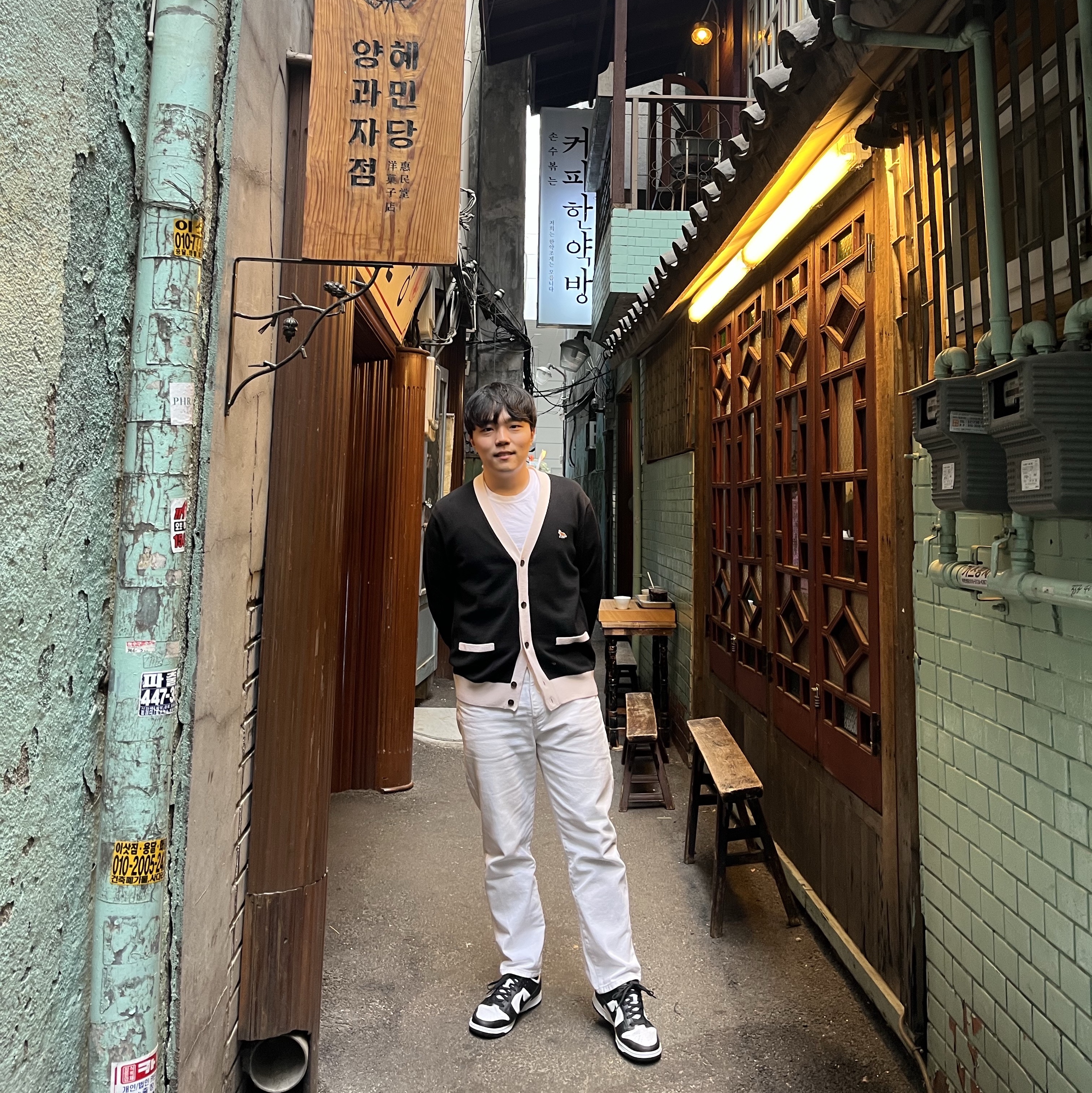 Maison Kitsune Baby Fox Patch Bi-Color Classic Cardigan Black, Nike Dunk Low Retro Black 착용 스타일