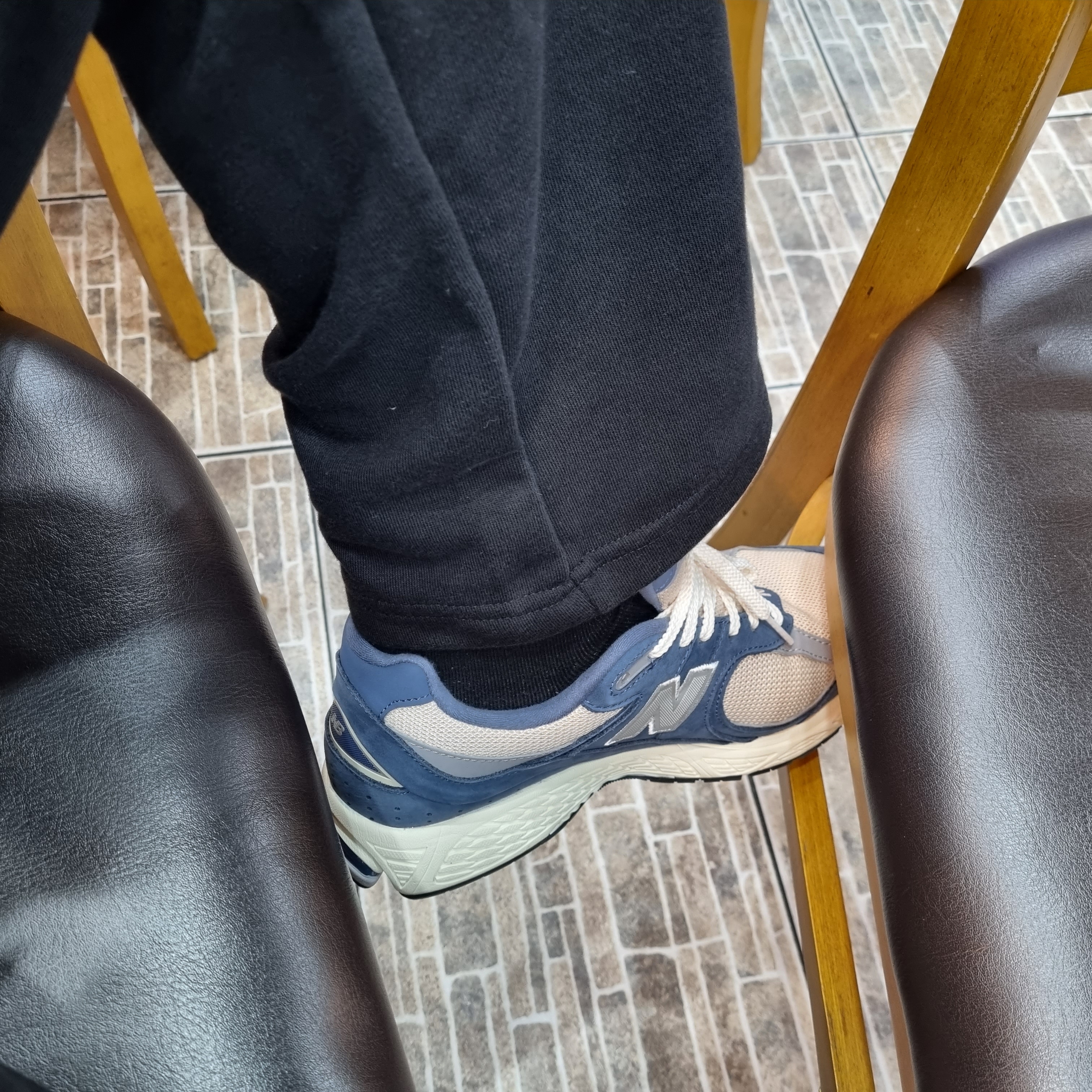 New Balance 2002R Vintage Indigo 착용 스타일
