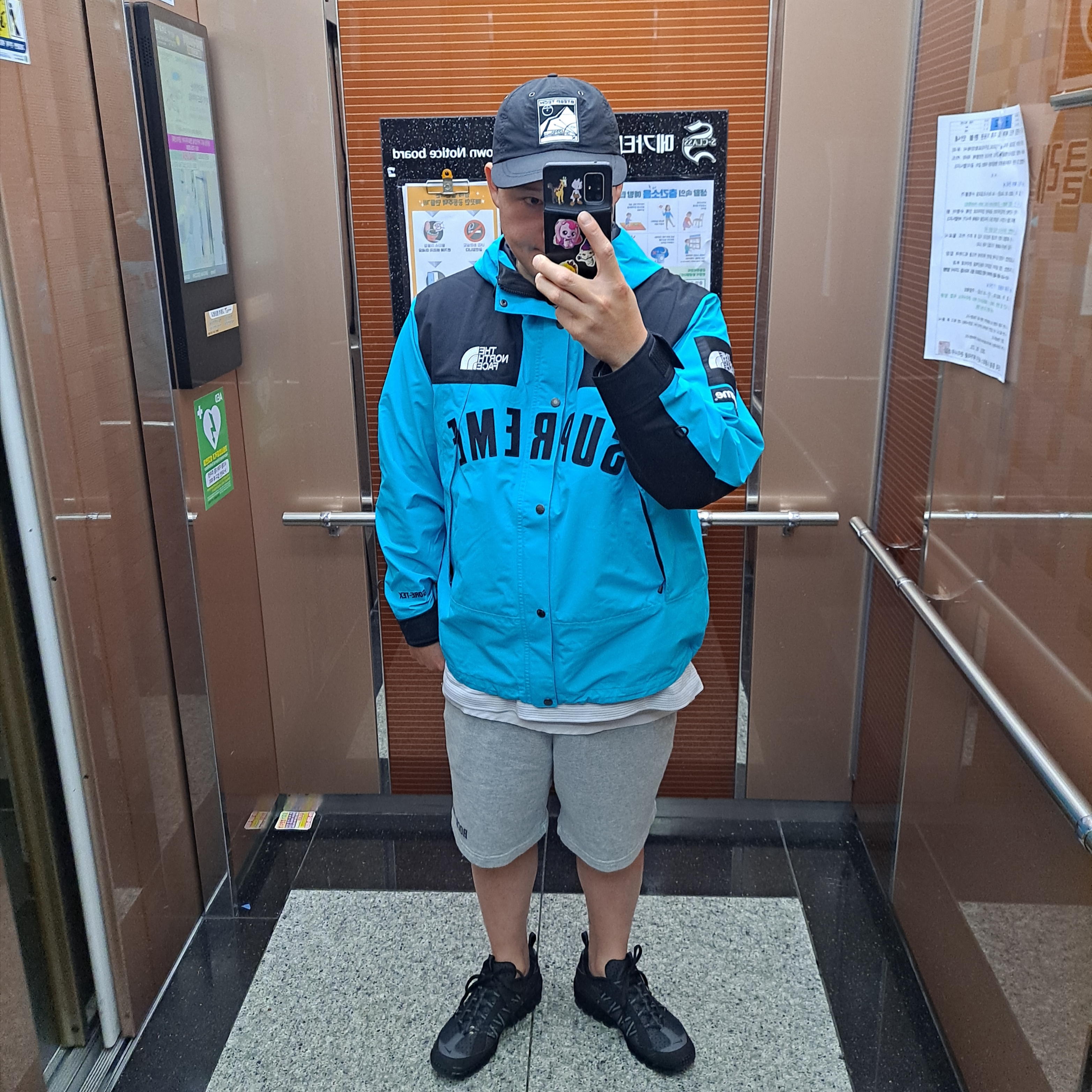 Supreme x The North Face Arc Logo Mountain Parka Teal - 19SS, Nike x Supreme Air Humara 17 Black 착용 스타일 - 1