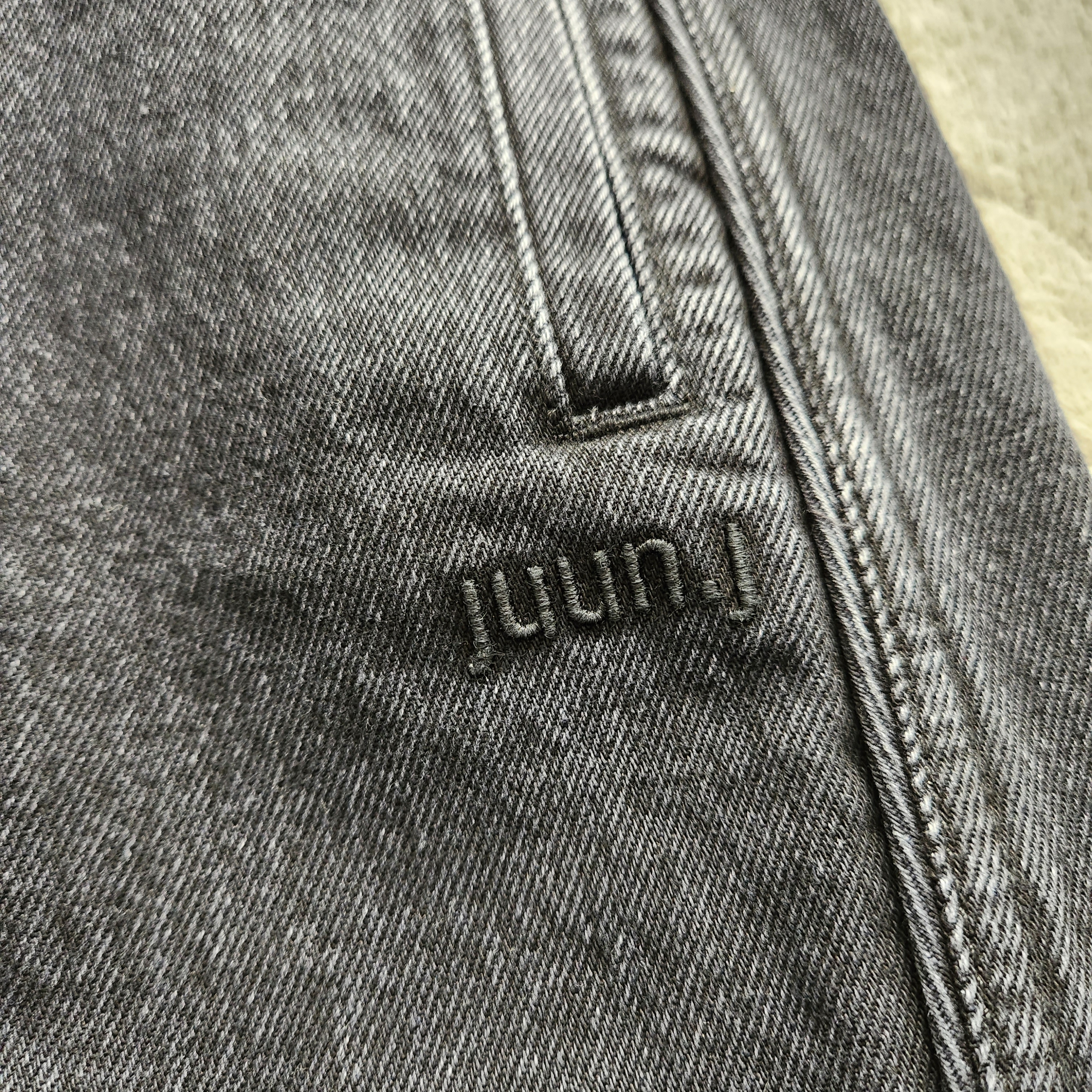 Juun.J Cone Denim Track Jogger Pants Black 착용 스타일 - 2
