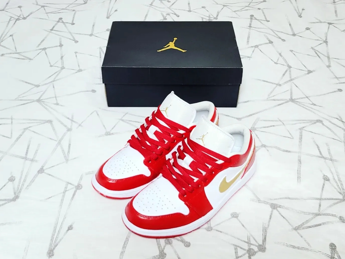 Jordan 1 Low Triple White 착용 스타일 - 1
