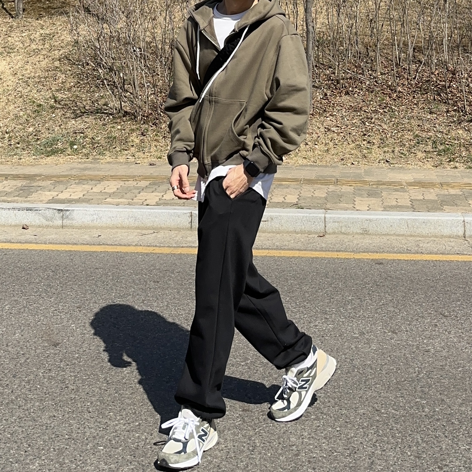 New Balance 990v3 Made in USA Olive, Porter Tanker Shoulder Bag S Black 착용 스타일 - 2