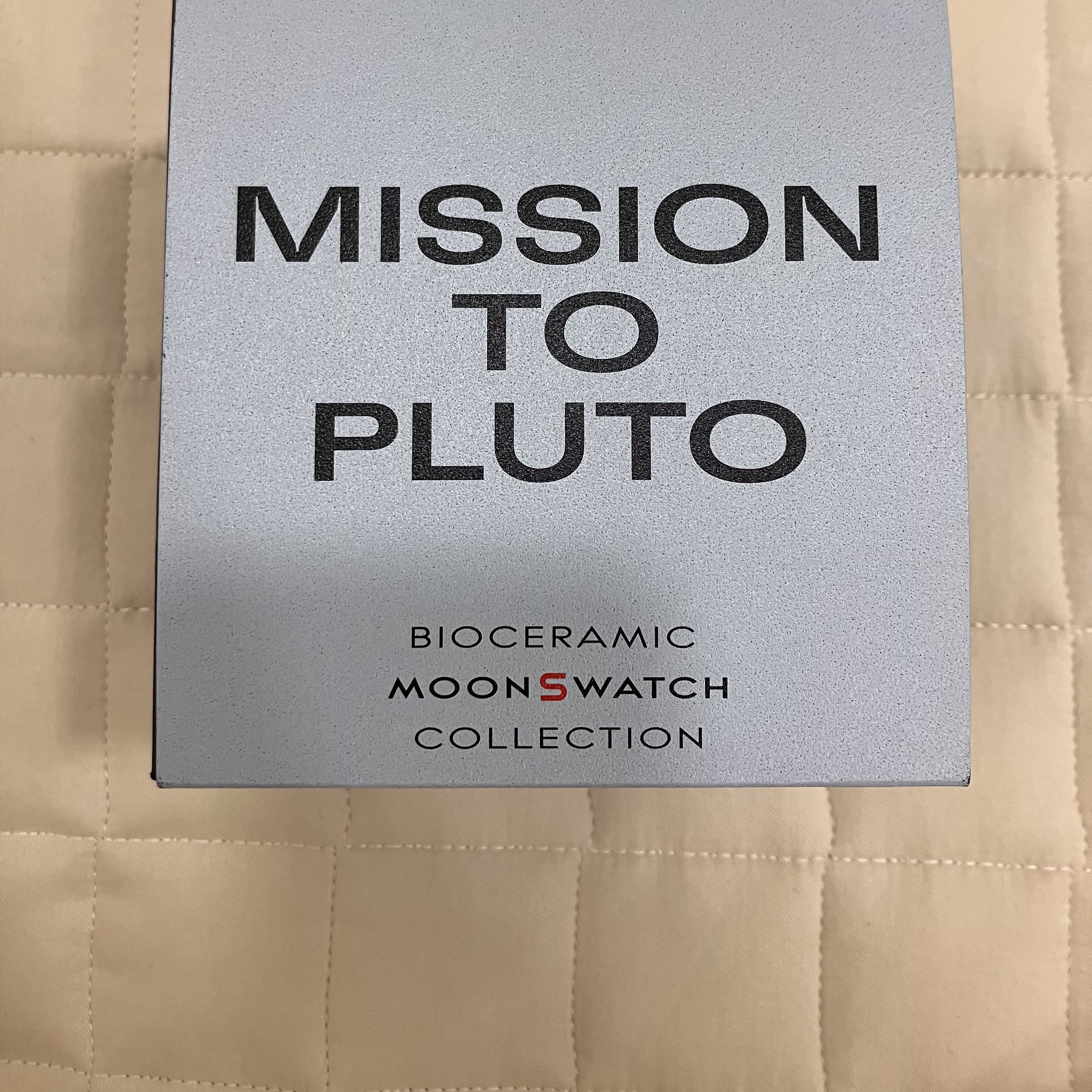 Swatch x Omega Bioceramic MoonSwatch Mission To Pluto 착용 스타일 - 1