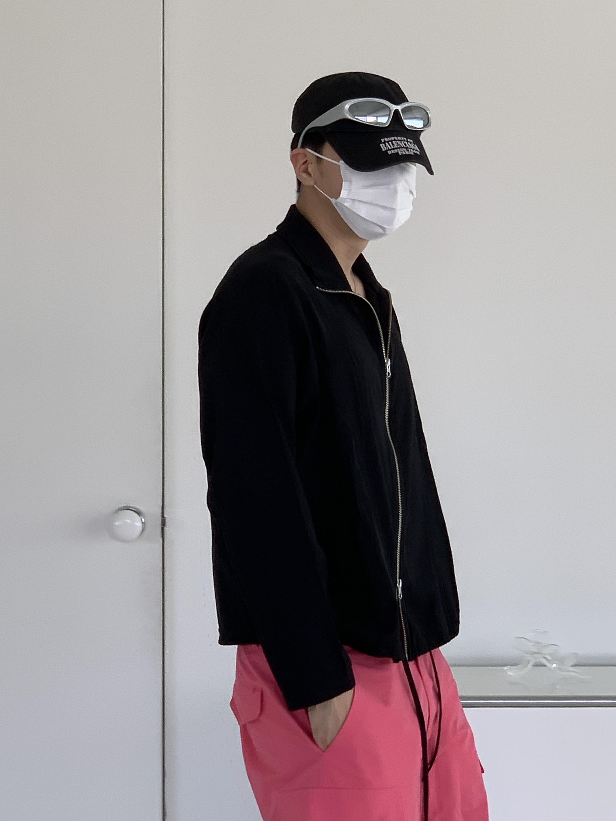Balenciaga Cotton Drill Property Cap Black White, Balenciaga Swift Oval Sunglasses Silver 착용 스타일 - 4