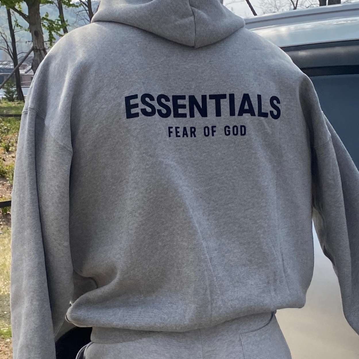 Essentials The Core Collection Hoodie Dark Oatmeal 착용 스타일