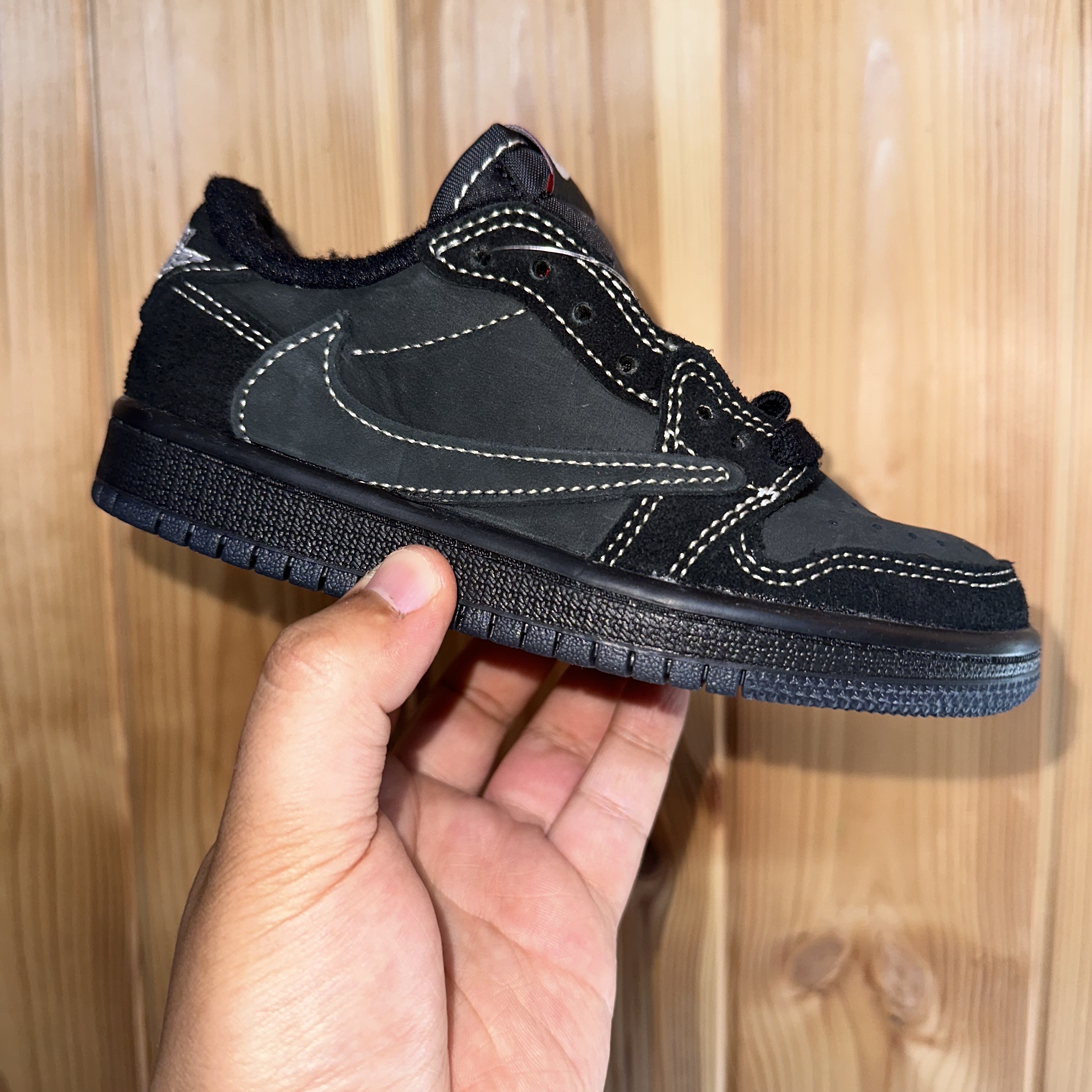 (PS) Jordan 1 x Travis Scott Retro Low OG SP Black Phantom 착용 스타일 - 2
