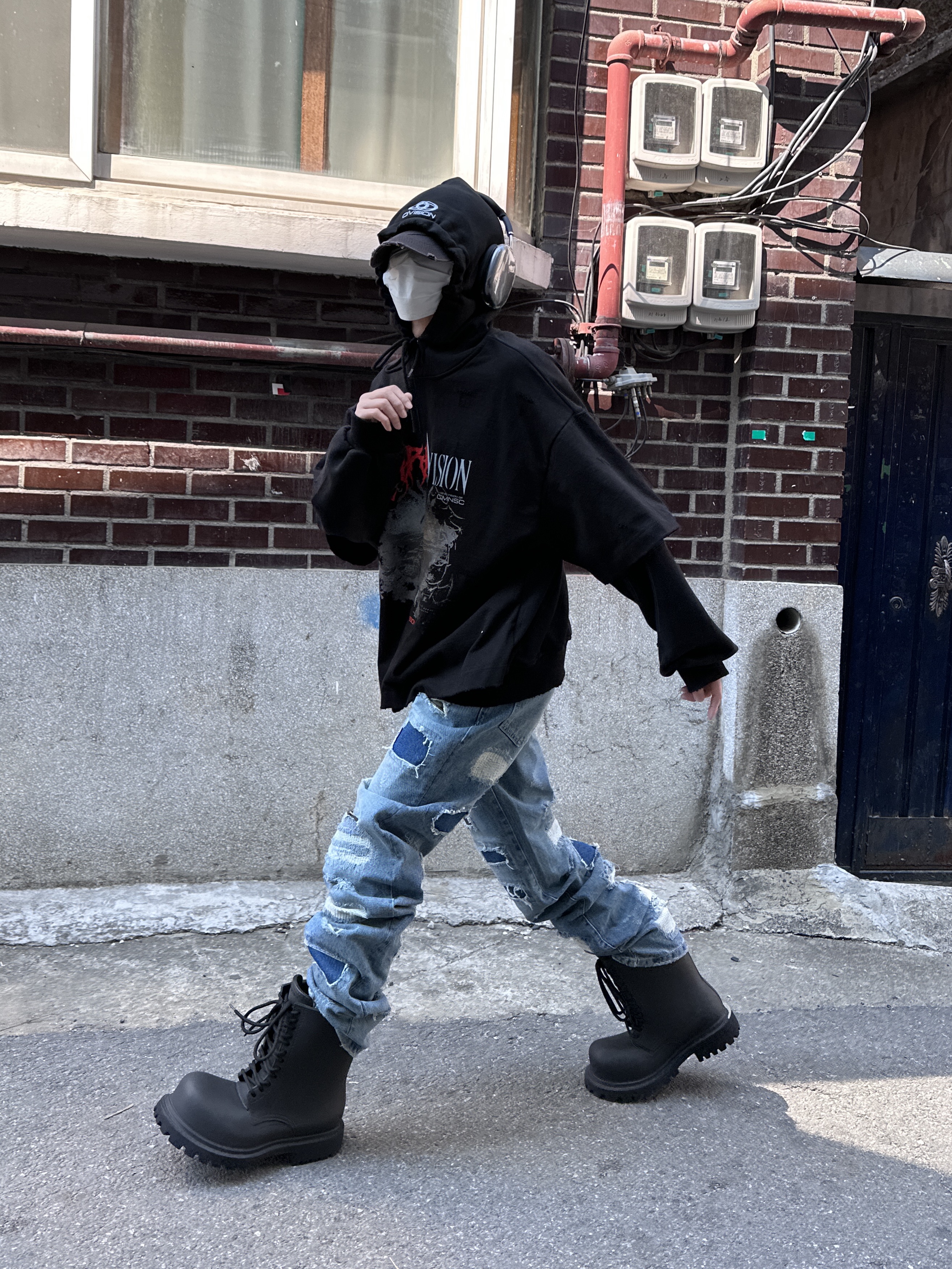 Balenciaga XL Army Boots Full Eva Black, Apple AirPods Max Lightning Space Gray (Korean Ver.) 착용 스타일 - 3