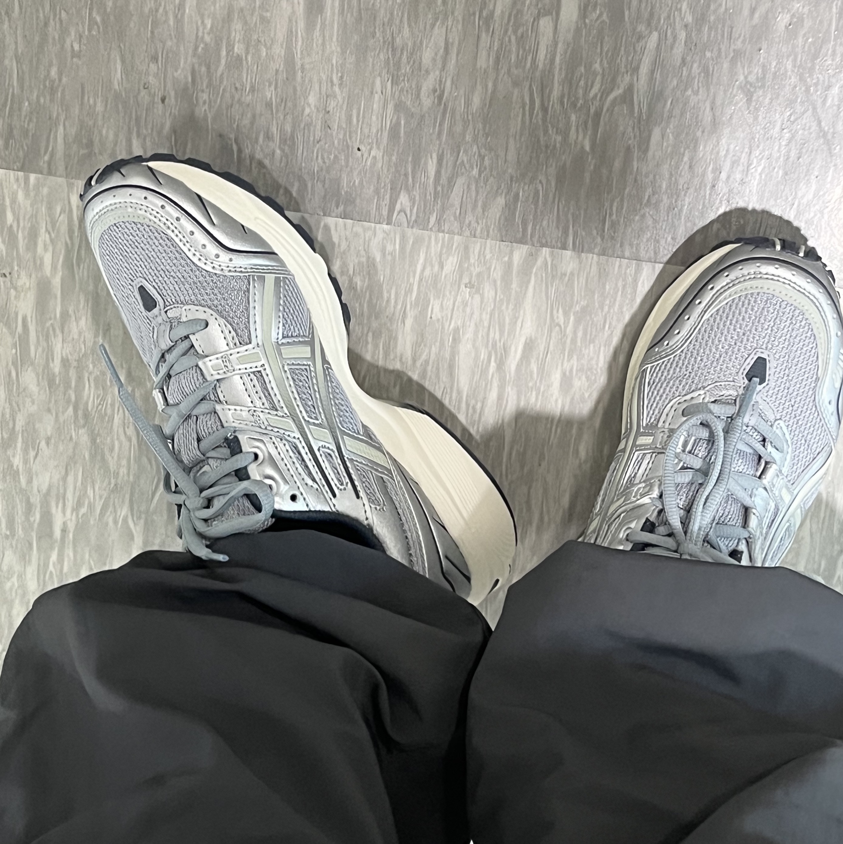 Asics Gel-1090 Piedmont Grey 착용 스타일