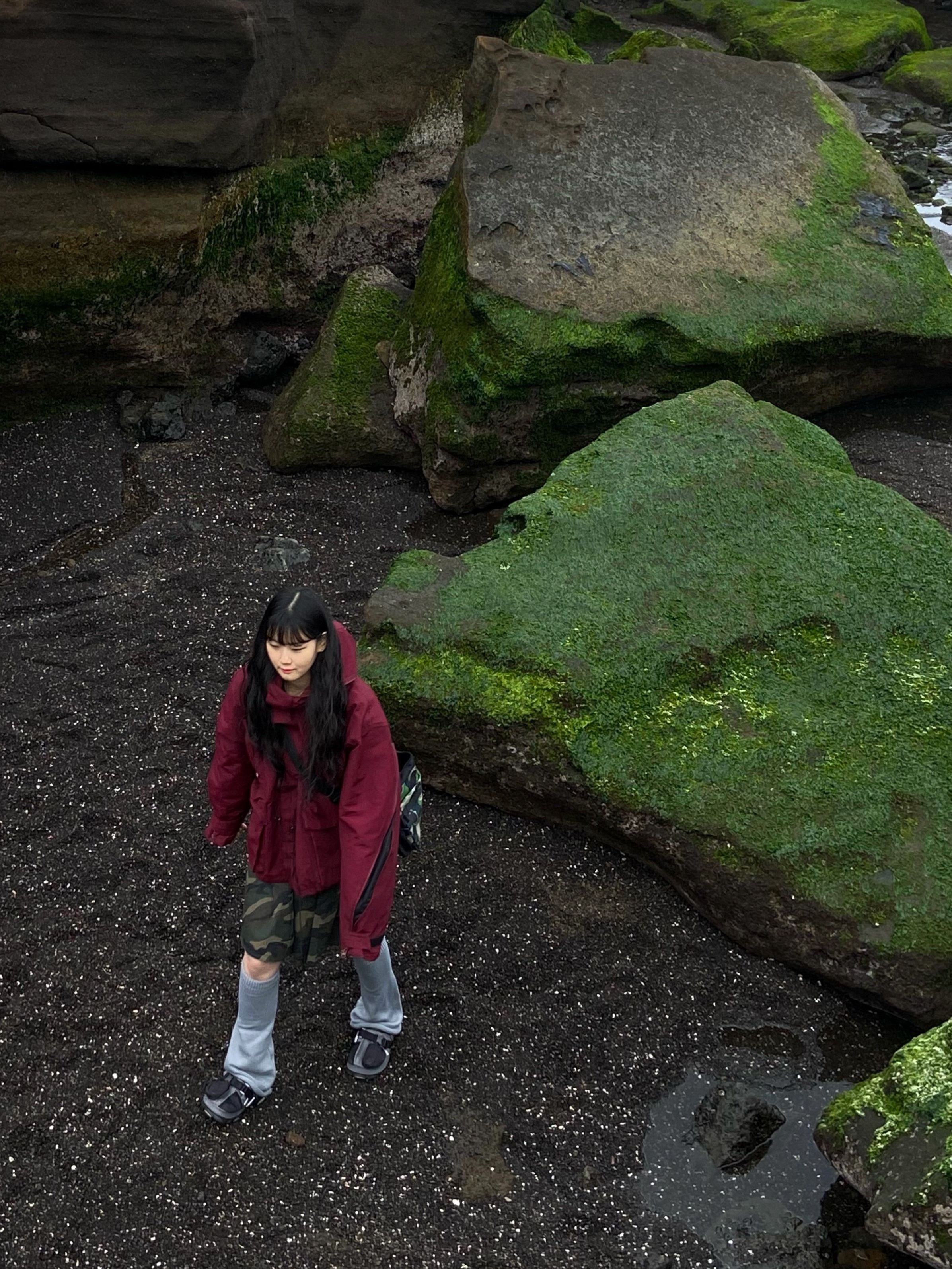 Crocs x Beams Classic All Terrain Mountain Parka Clog Grey 착용 스타일 - 2