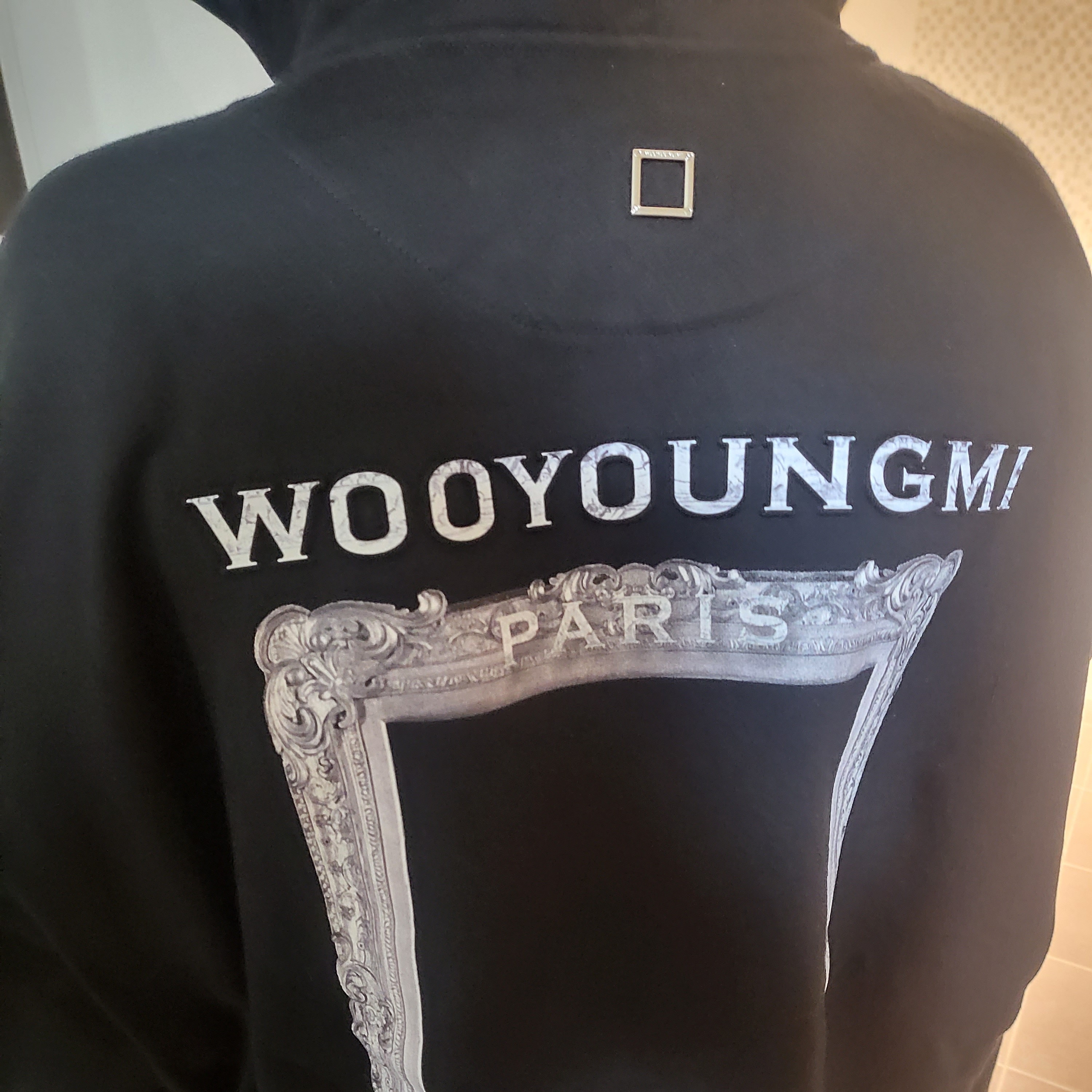 Wooyoungmi Frame Back Logo Hooded Sweatshirt Black - 23SS 착용 스타일
