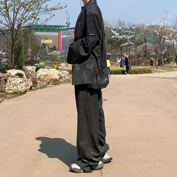 Balenciaga 3XL Sneakers Worn Out Light Beige 착용 스타일 - 2