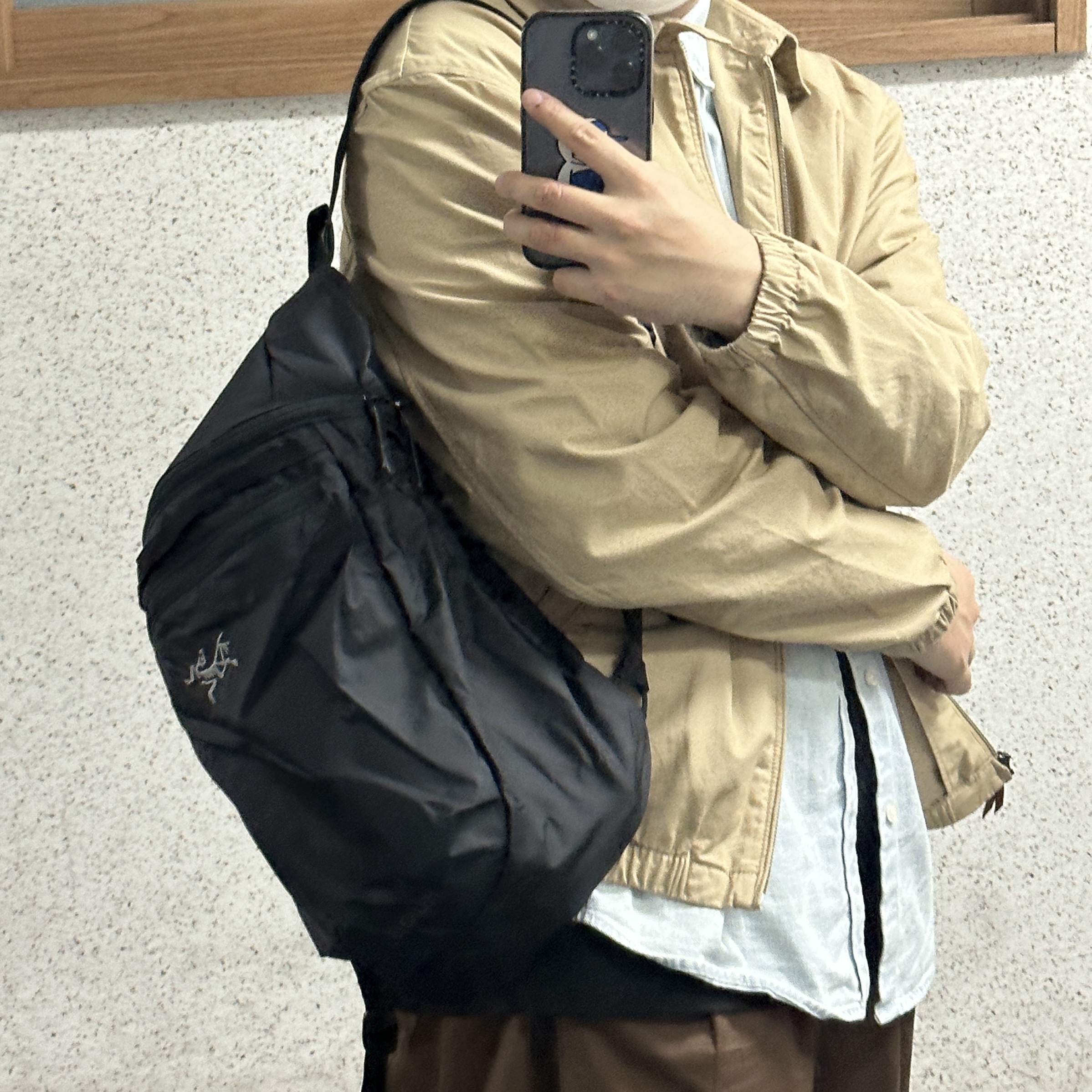 Arc'teryx Heliad 15 Backpack Black 착용 스타일 - 3