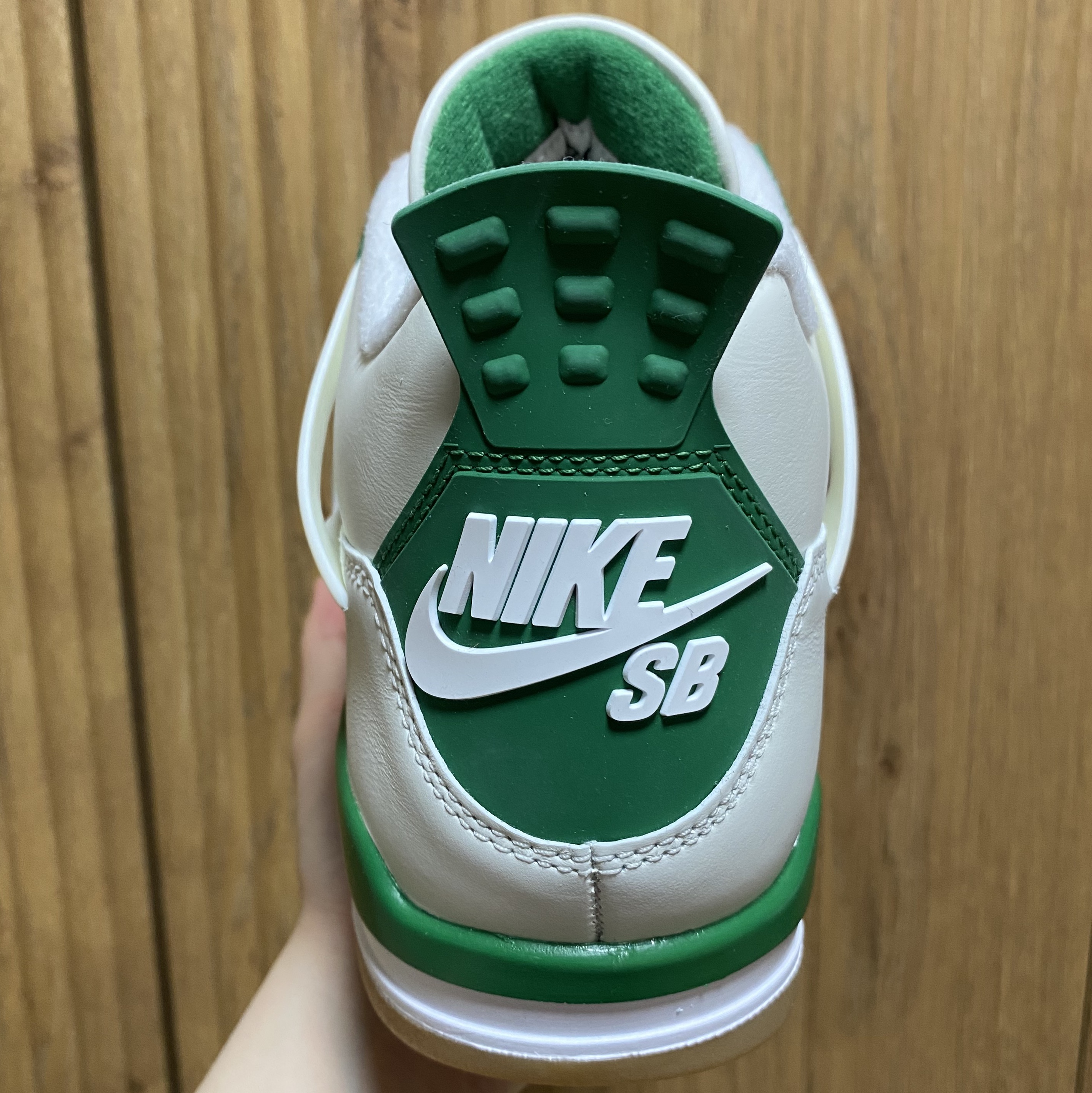 Jordan 4 x Nike SB Retro SP Pine Green 착용 스타일 - 4