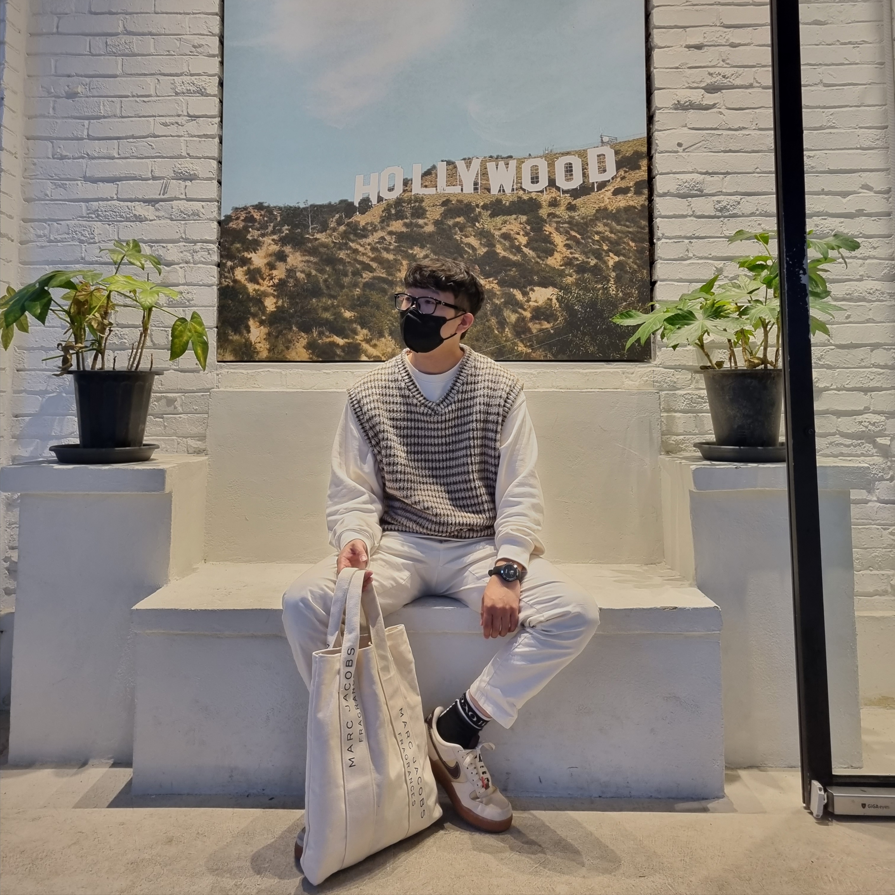 Nike Air Force 1 '07 LV8 Coffee 착용 스타일