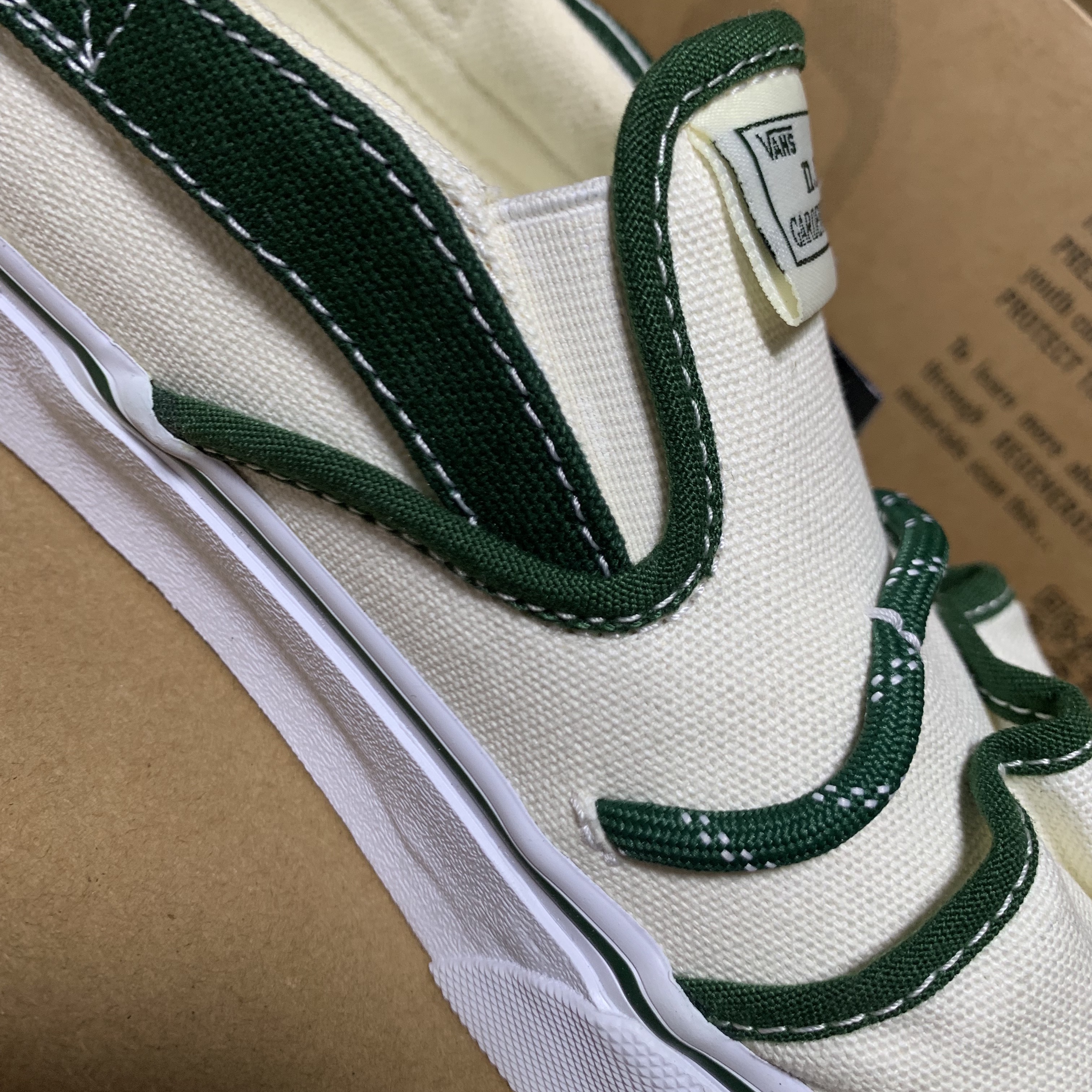 Vans Vault x Nicole McLaughlin Slip-On VR3 LX White Green 착용 스타일 - 3