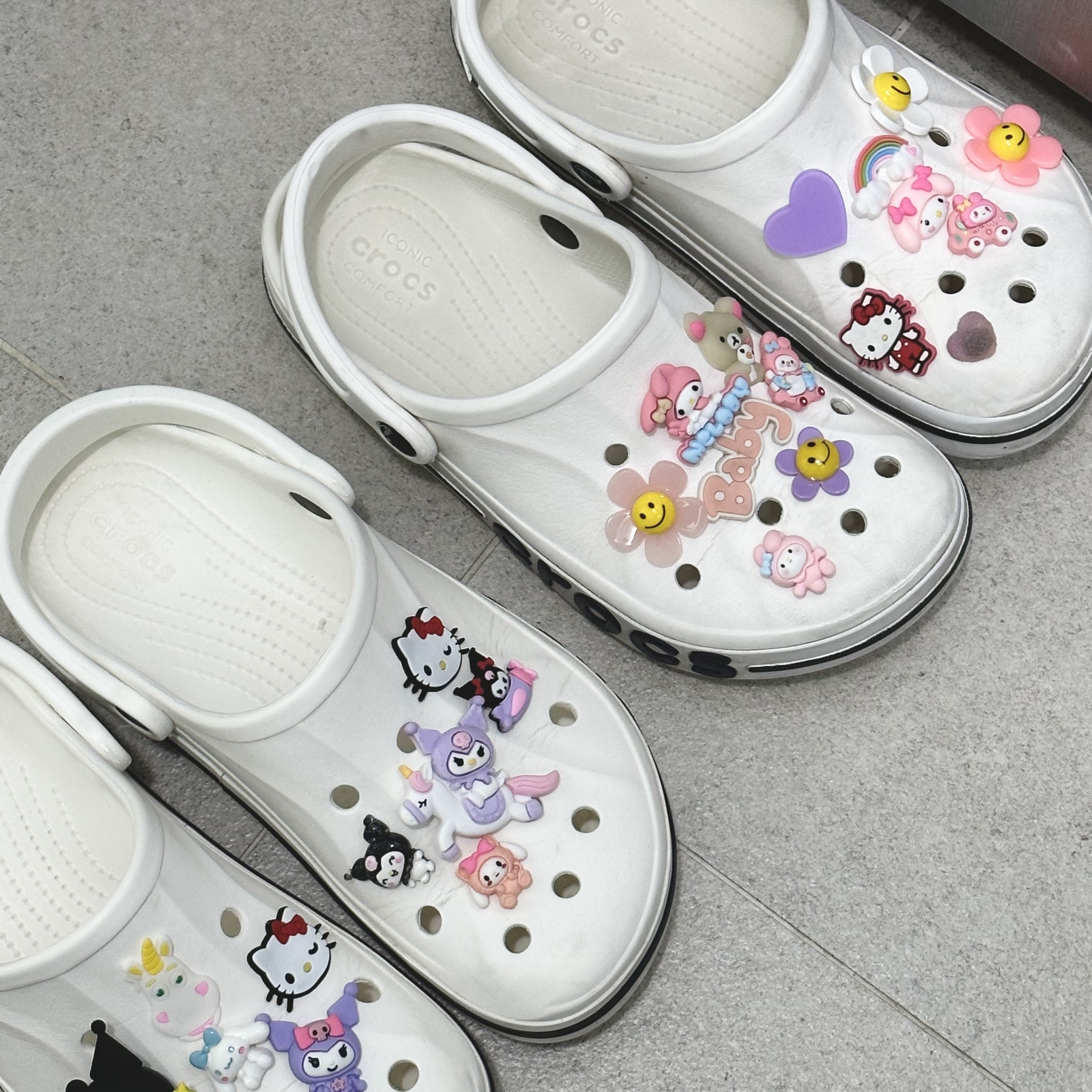 Crocs Bayaband Clog White Navy 착용 스타일 - 2