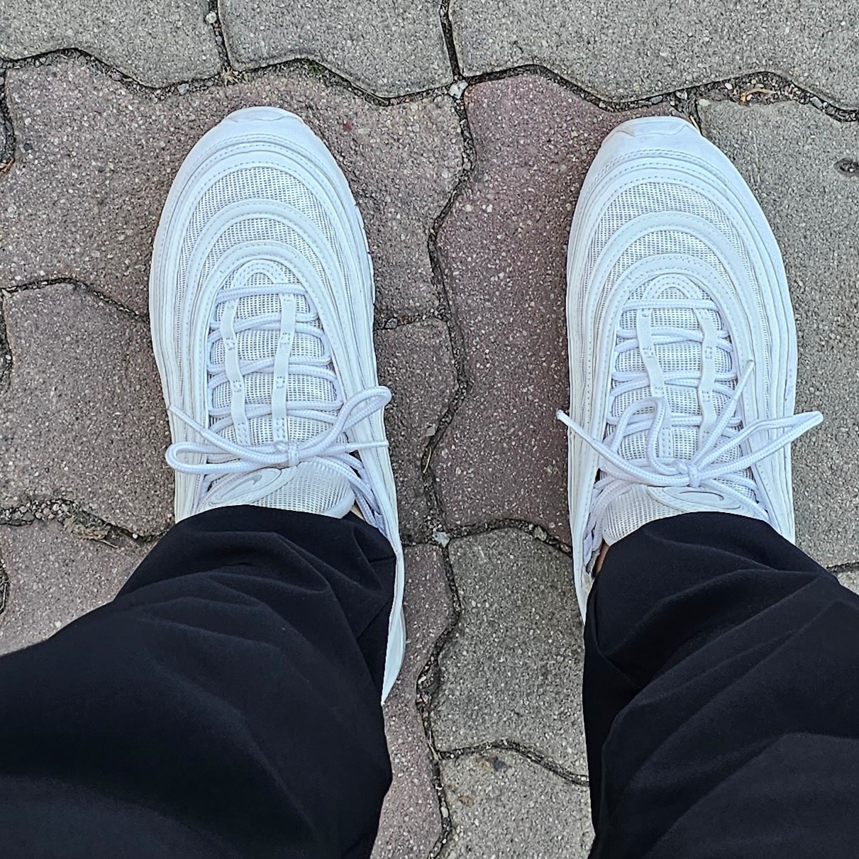 Nike Air Max 97 Triple White Wolf Grey 착용 스타일