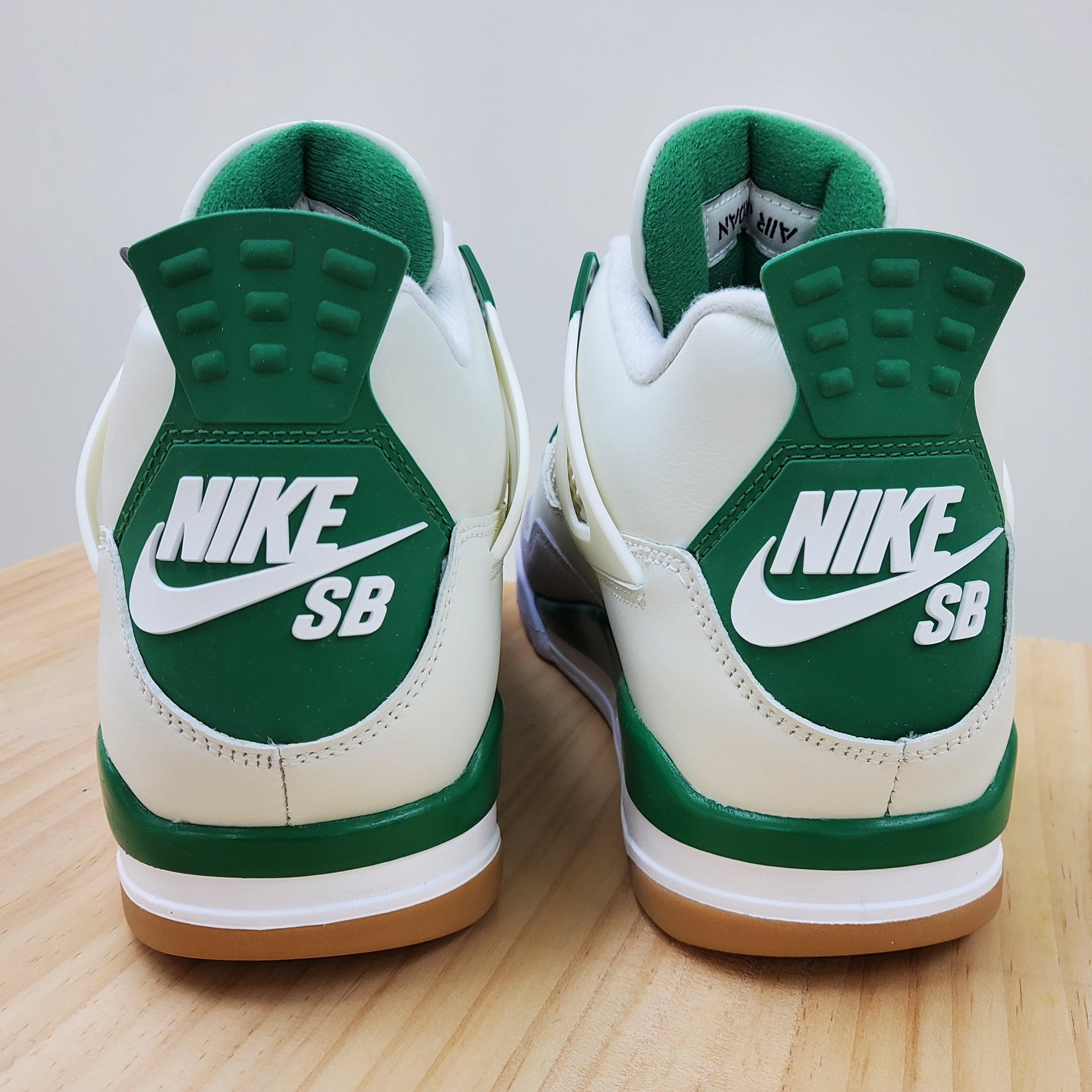 Jordan 4 x Nike SB Retro SP Pine Green 착용 스타일