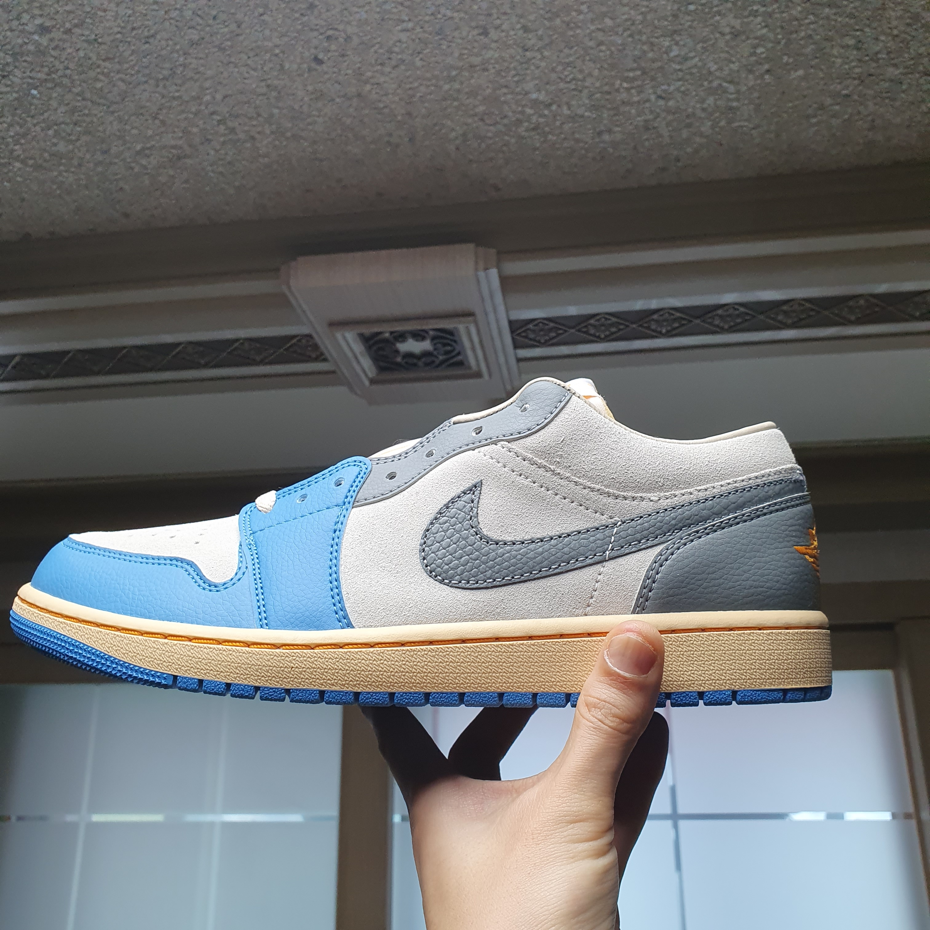 Jordan 1 Low SE Tokyo 96 착용 스타일 - 2
