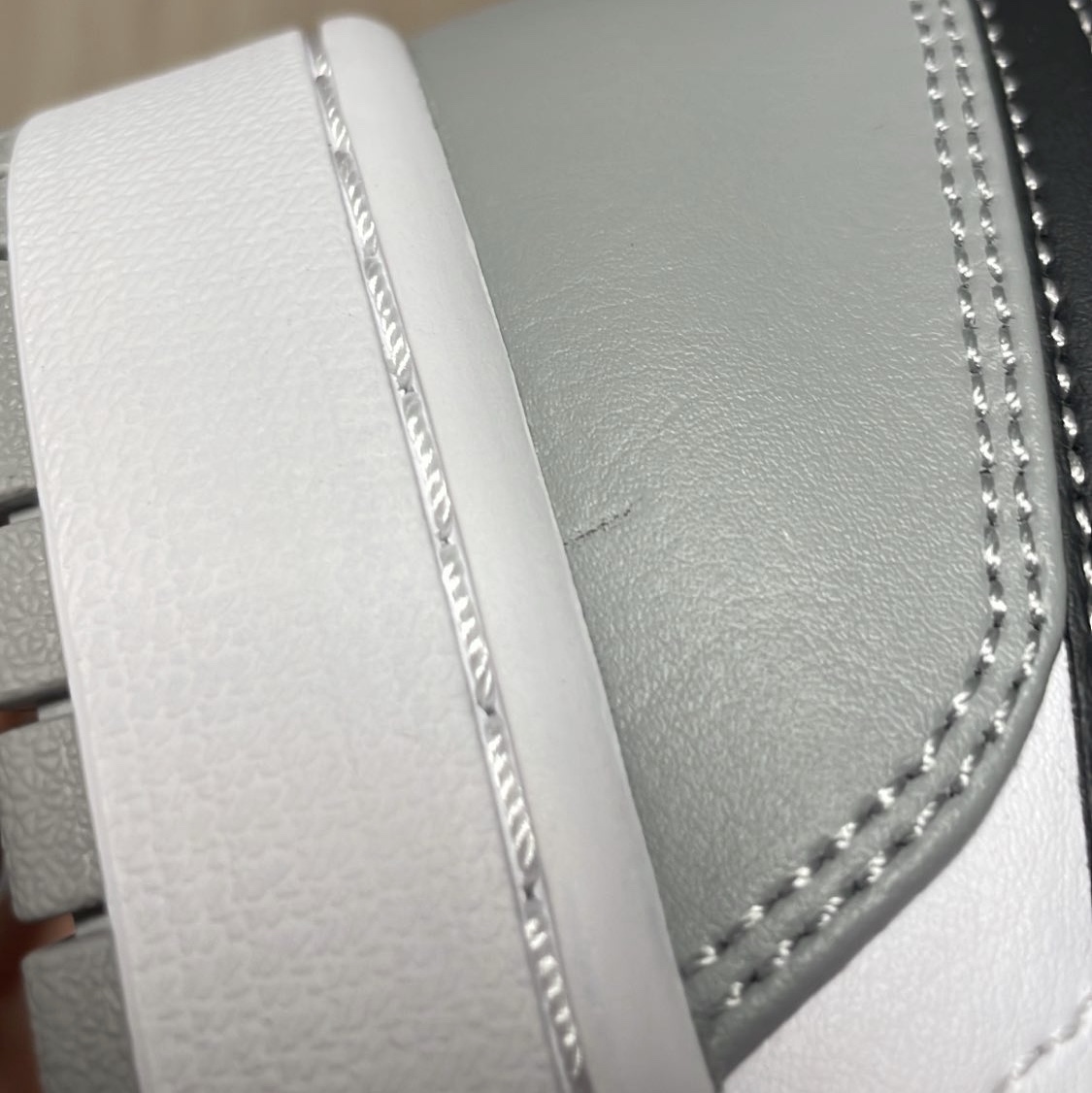 Jordan 1 Mid Light Smoke Grey Anthracite 착용 스타일 - 2