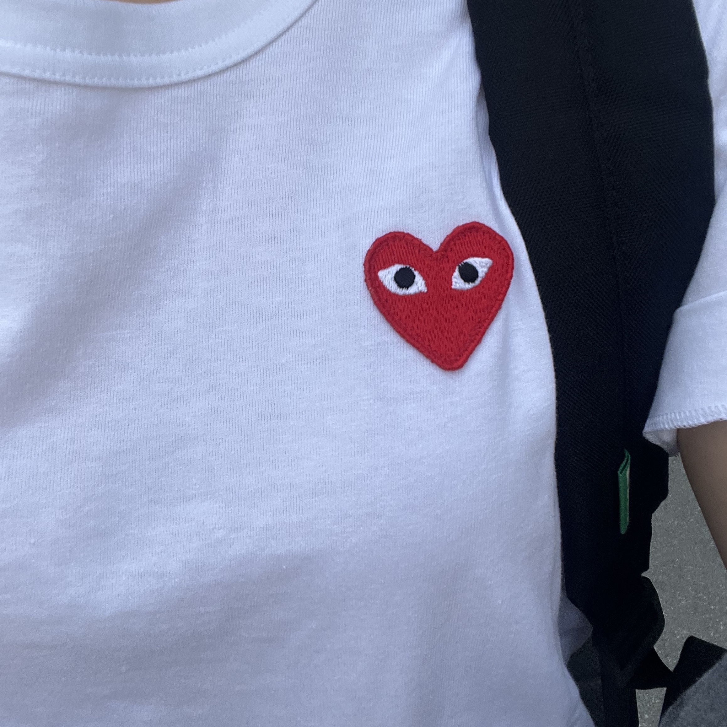 (W) Play Comme des Garcons Red Heart T-Shirt White 착용 스타일