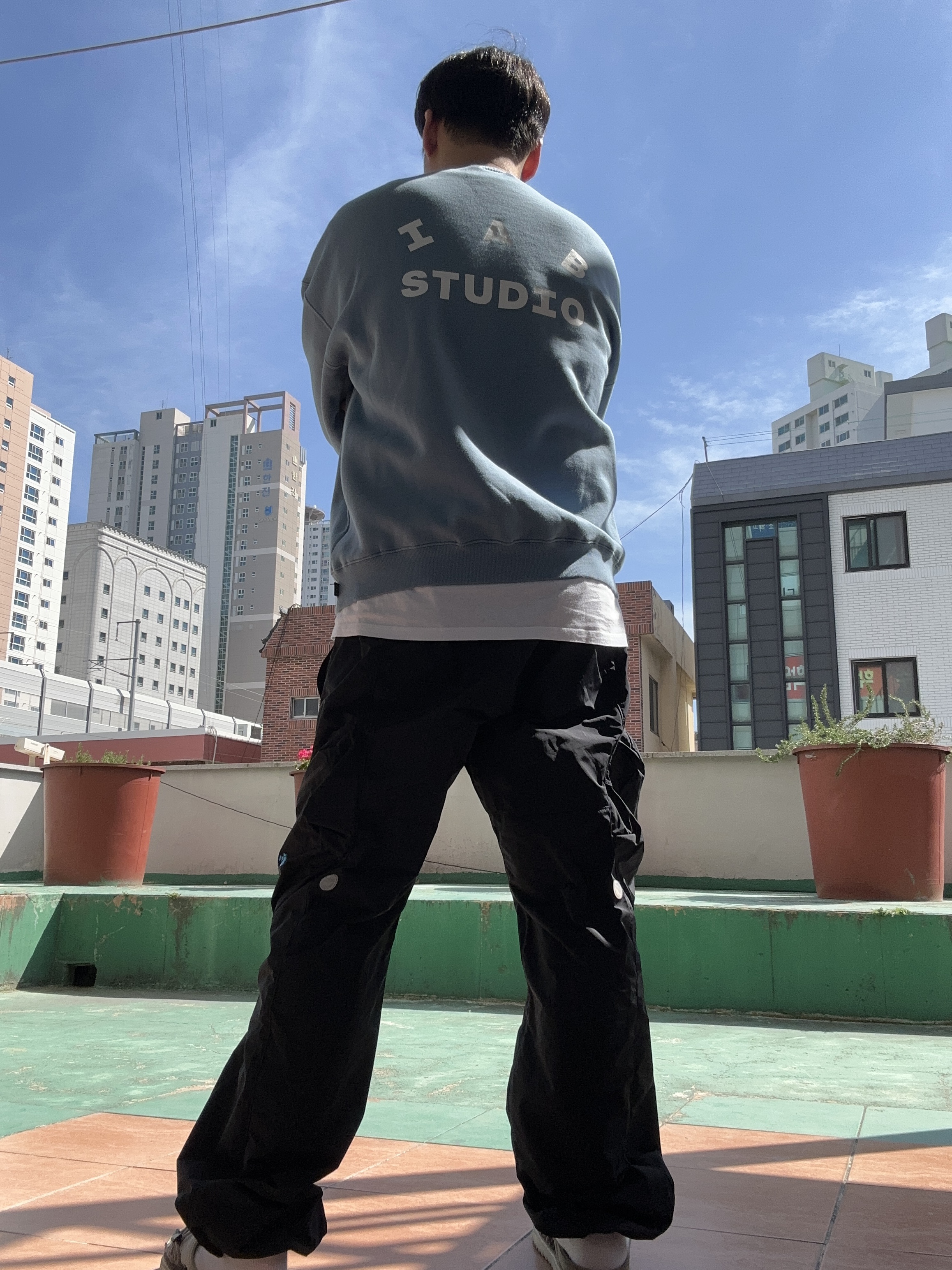 IAB Studio Crewneck Sky Blue, Nike x Off-White NRG Track Pants Black - Asia 착용 스타일