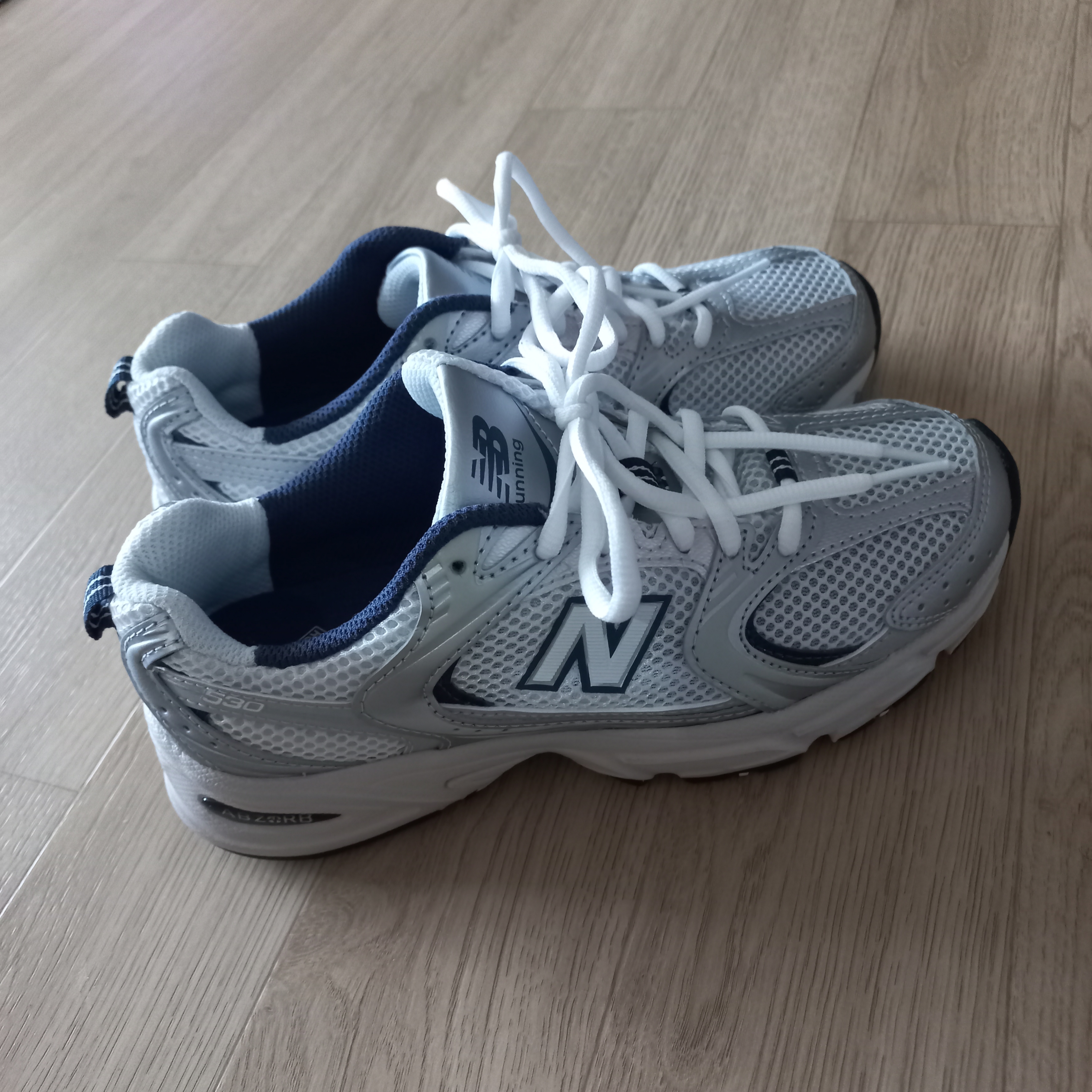 New Balance 530 Steel Grey 착용 스타일