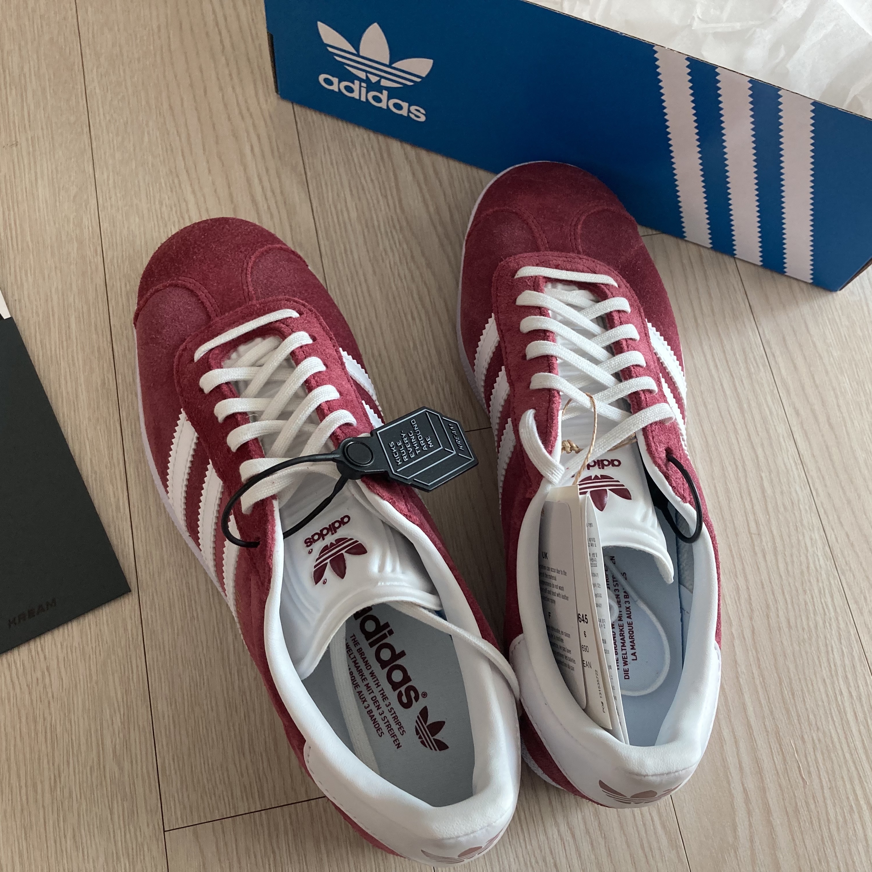 Adidas Gazelle Collegiate Burgundy 착용 스타일
