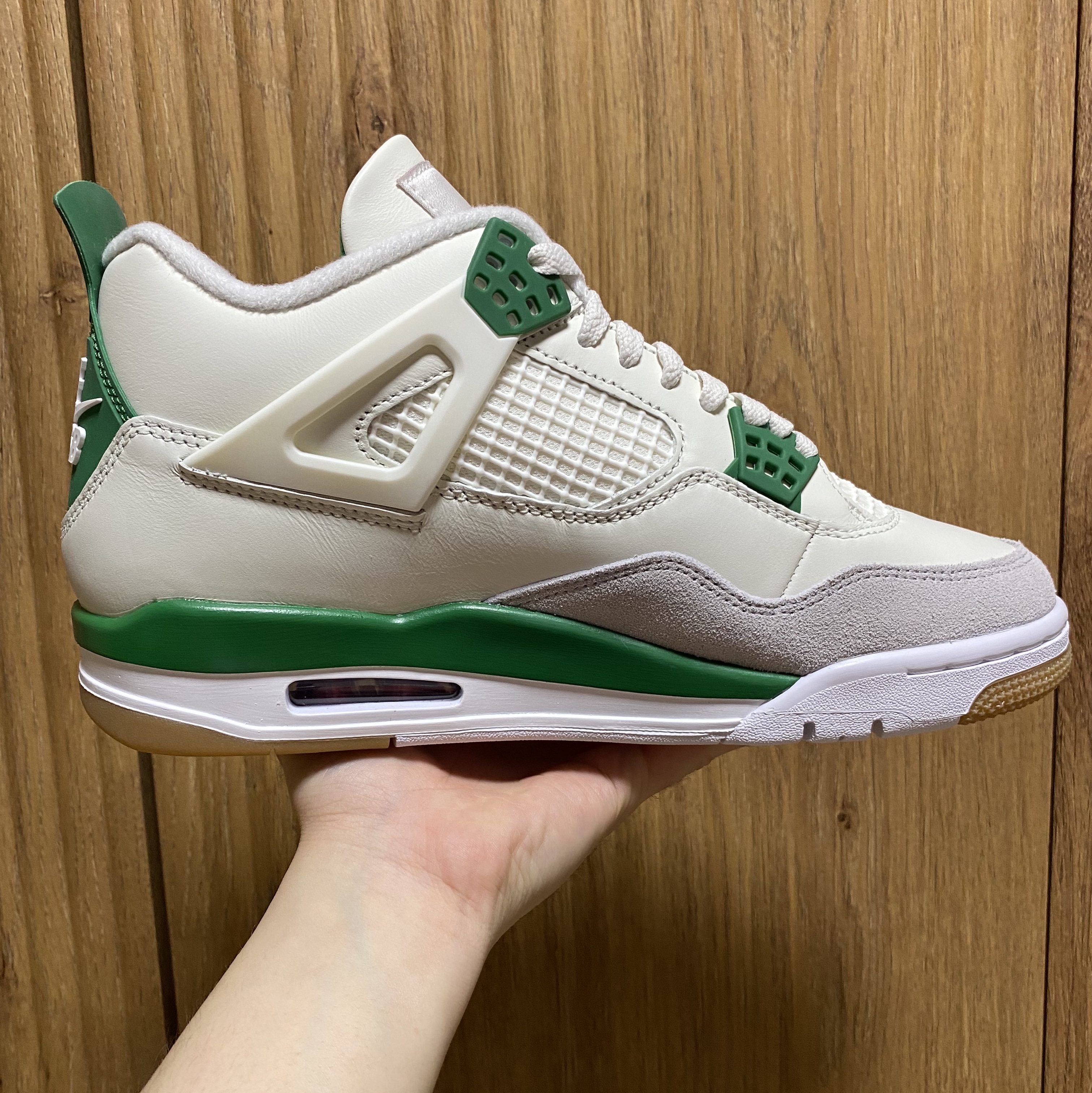 Jordan 4 x Nike SB Retro SP Pine Green 착용 스타일 - 3