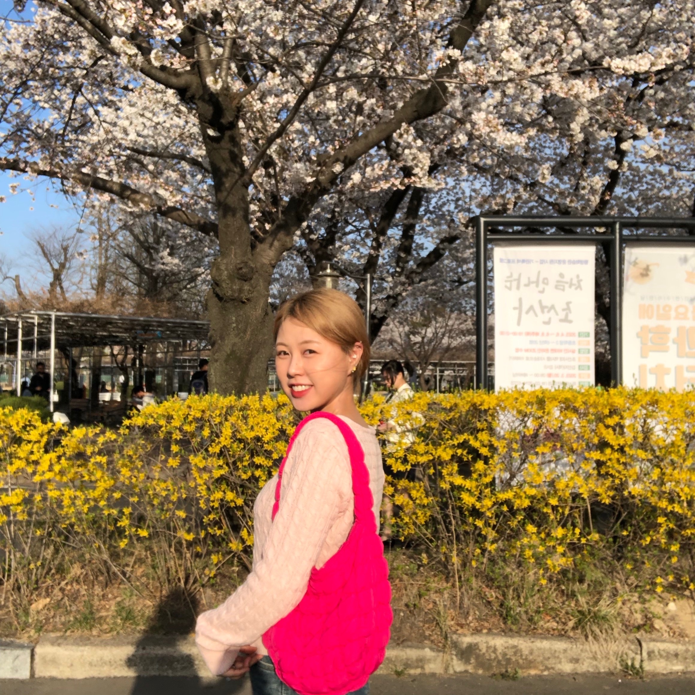 COS Quilted Mini Bag Pink 착용 스타일 - 1