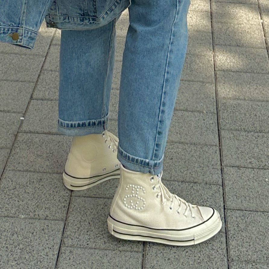 Converse x Stussy Chuck 70 High Natural Ivory, Stussy Popsicle T-Shirt White 착용 스타일 - 2