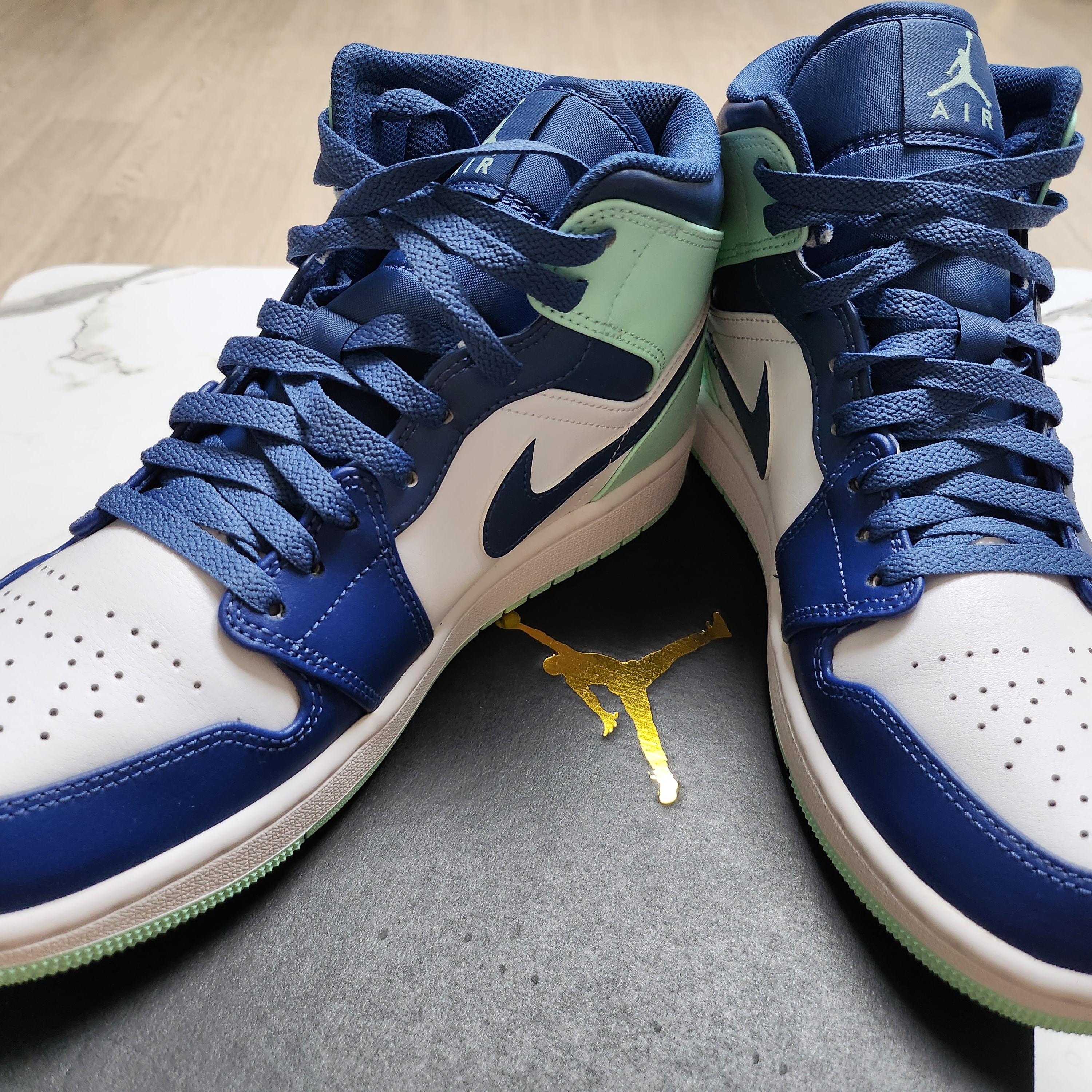 Jordan 1 Mid Blue Mint 착용 스타일 - 1