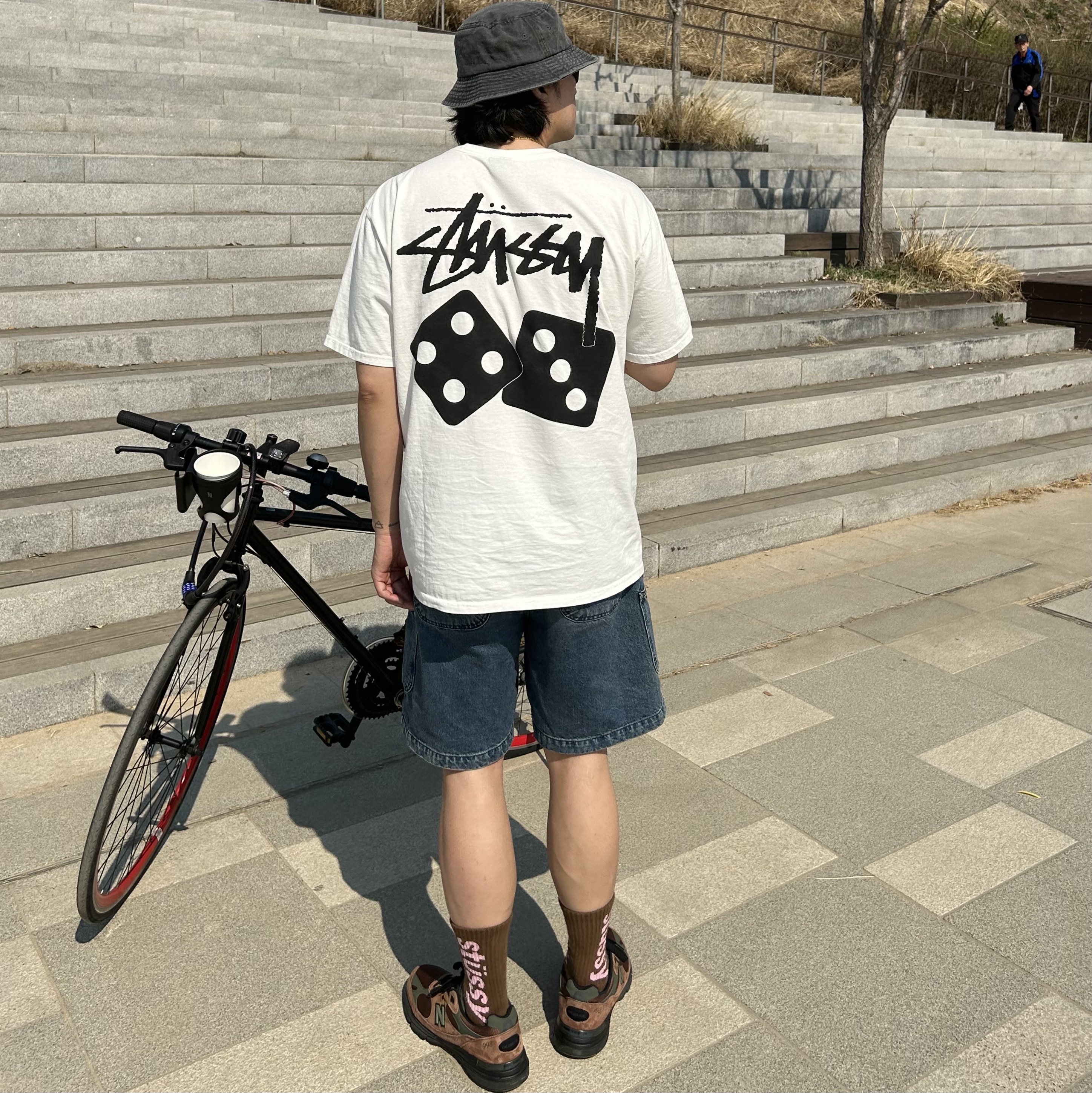 Stussy Dice Pigment Dyed T-Shirt Natural, New Balance x Aime Leon Dore 993 Made in USA Brown 착용 스타일 - 3