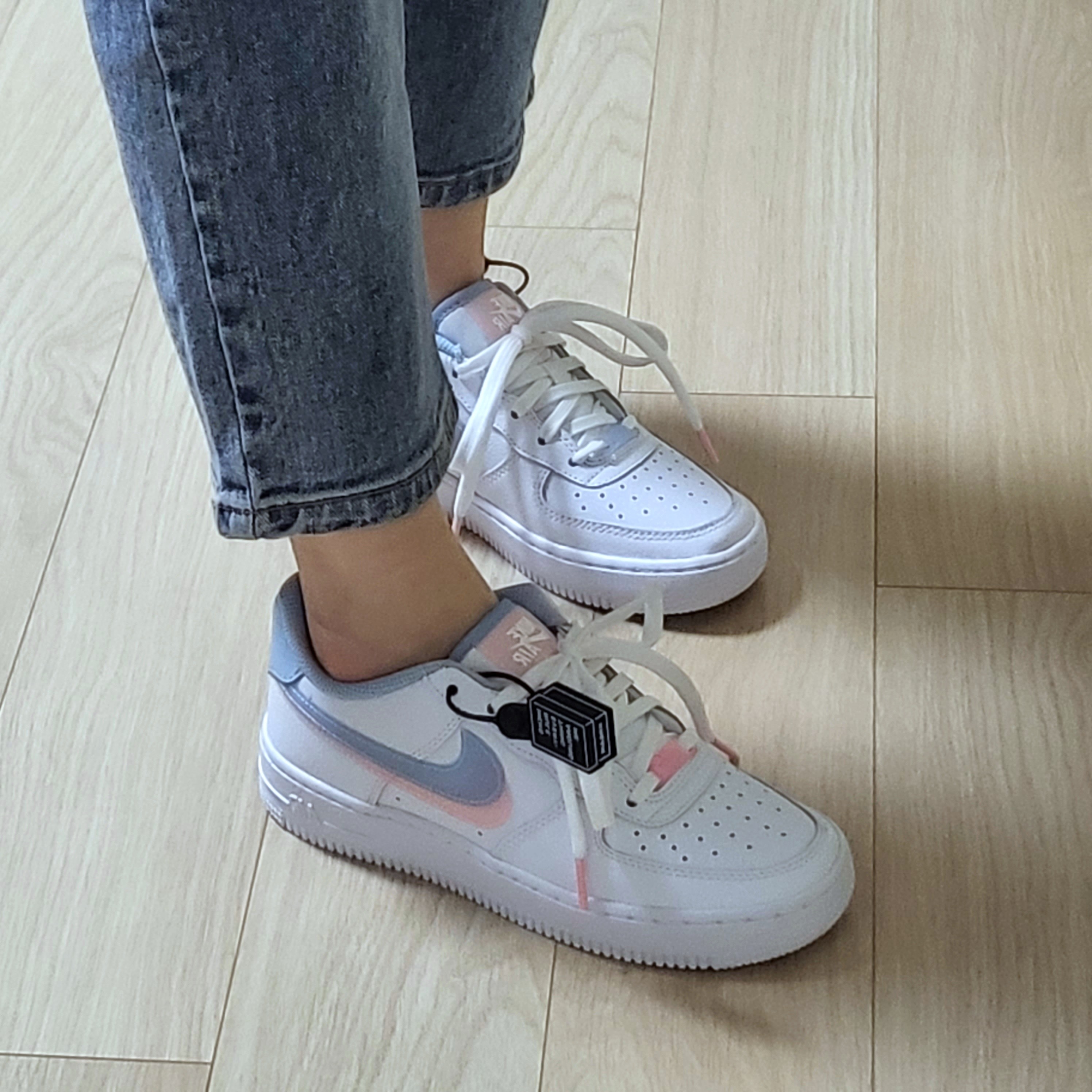 (GS) Nike Air Force 1 LV8 Double Swoosh 착용 스타일 - 1