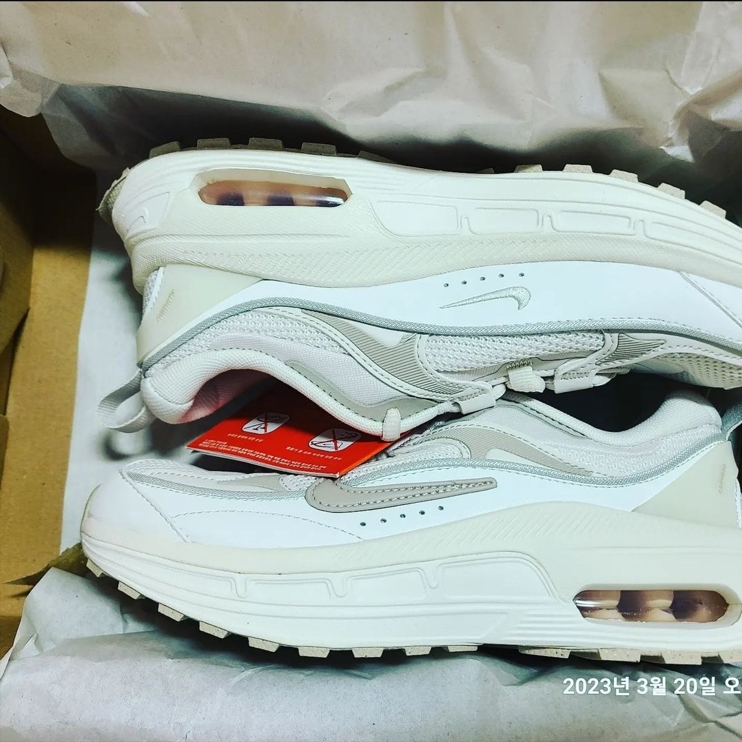 (W) Nike Air Max Bliss Phantom Summit White 착용 스타일