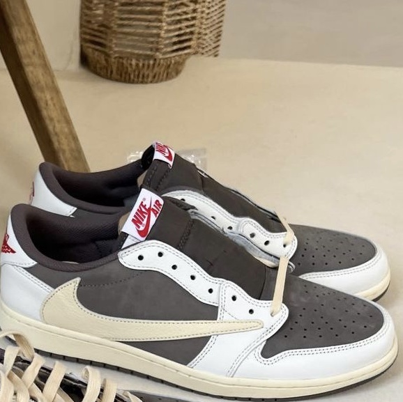 (PS) Jordan 1 x Travis Scott Retro Low OG SP Sail and Ridgerock 착용 스타일